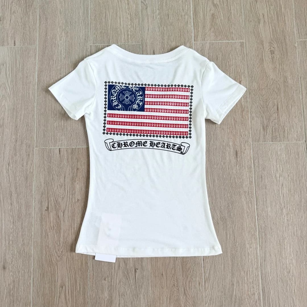 Белая женская футболка Chrome Hearts с принтом флага США на спине
