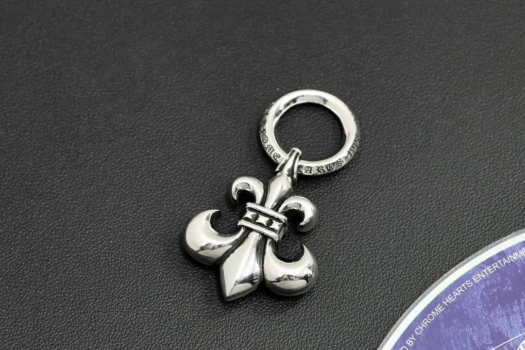 Серебряная подвеска BS Fleur с кольцом, вид сверху и рельефный узор