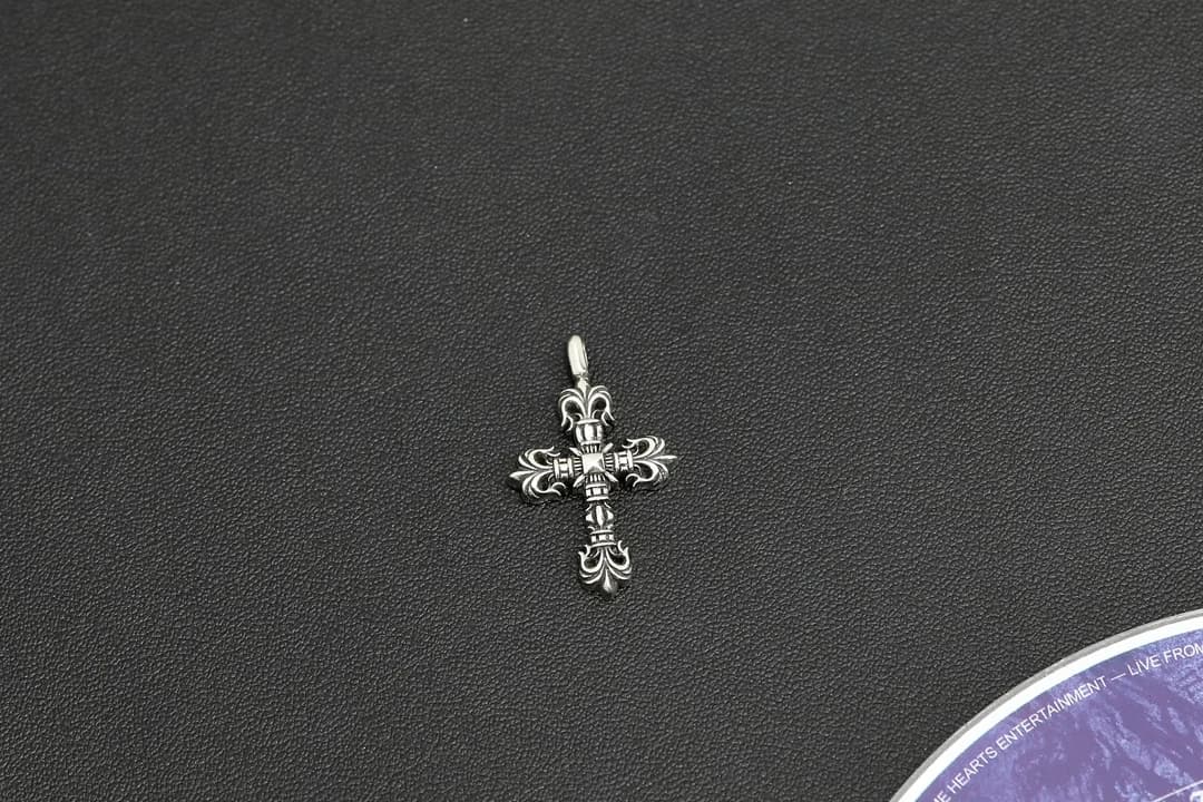 Серебристая подвеска крест Chrome Hearts орнамент