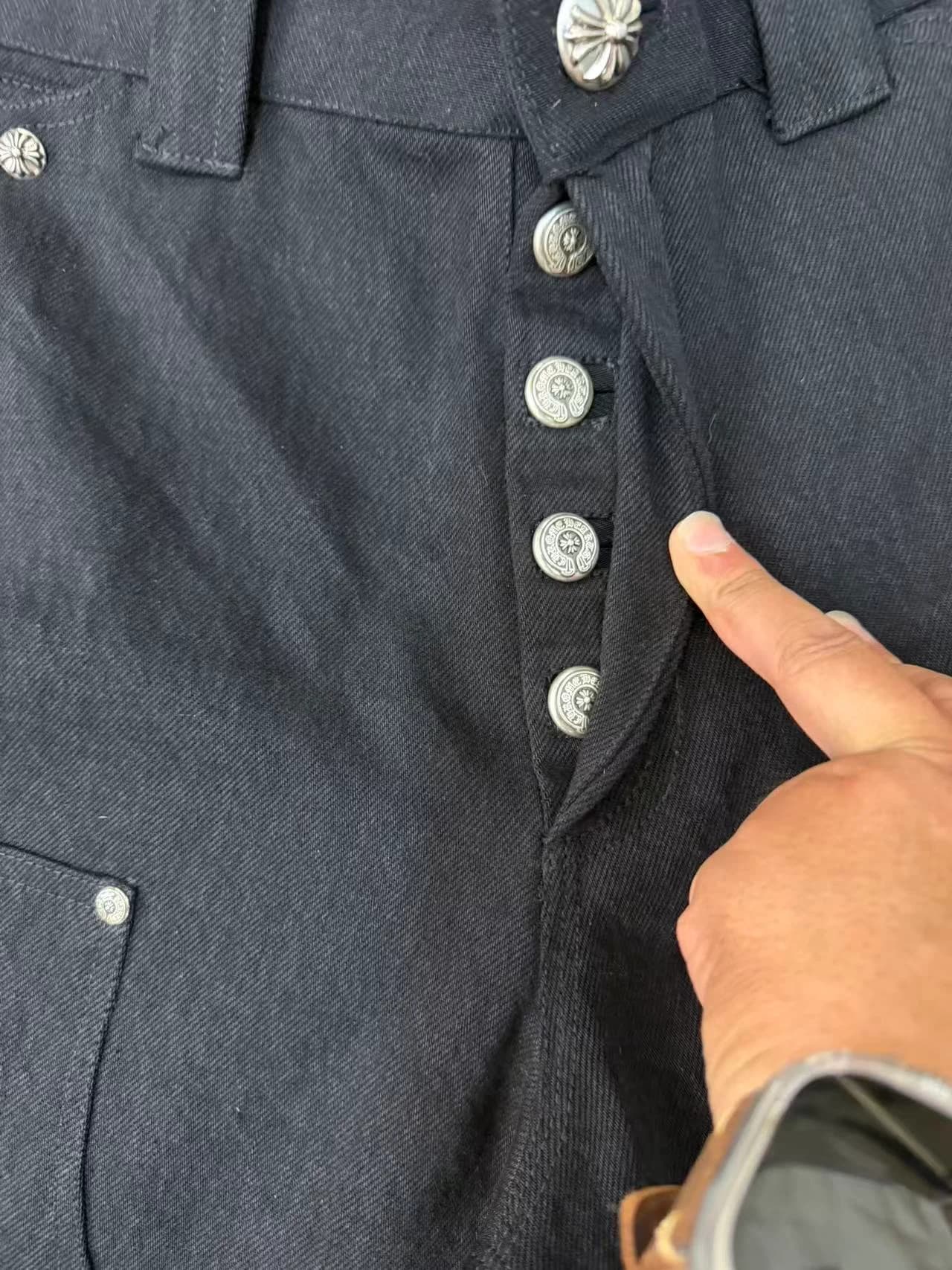 Застежка на пуговицы-болты с фирменной гравировкой Chrome Hearts