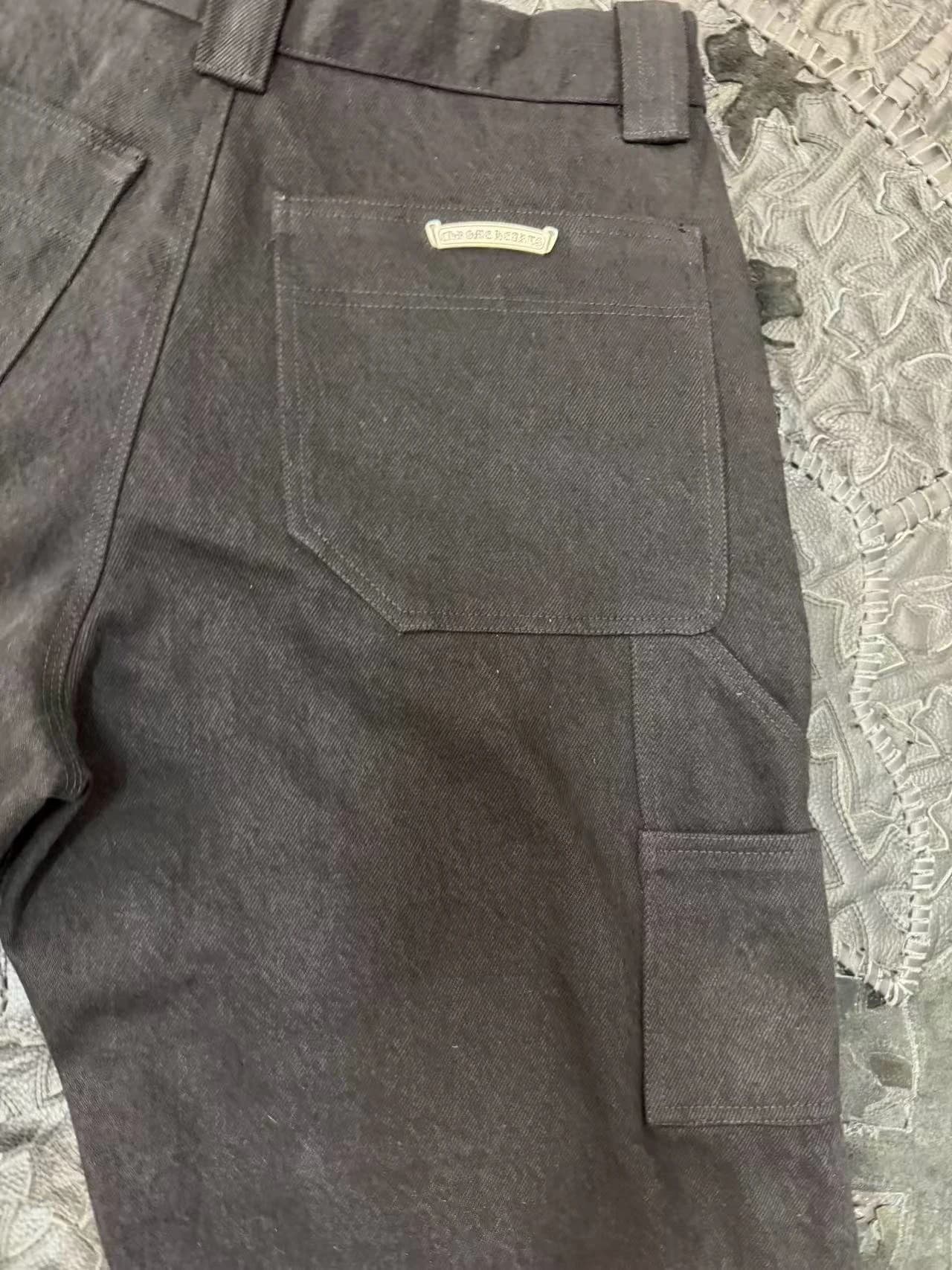 Задний карман с металлической пластиной Chrome Hearts