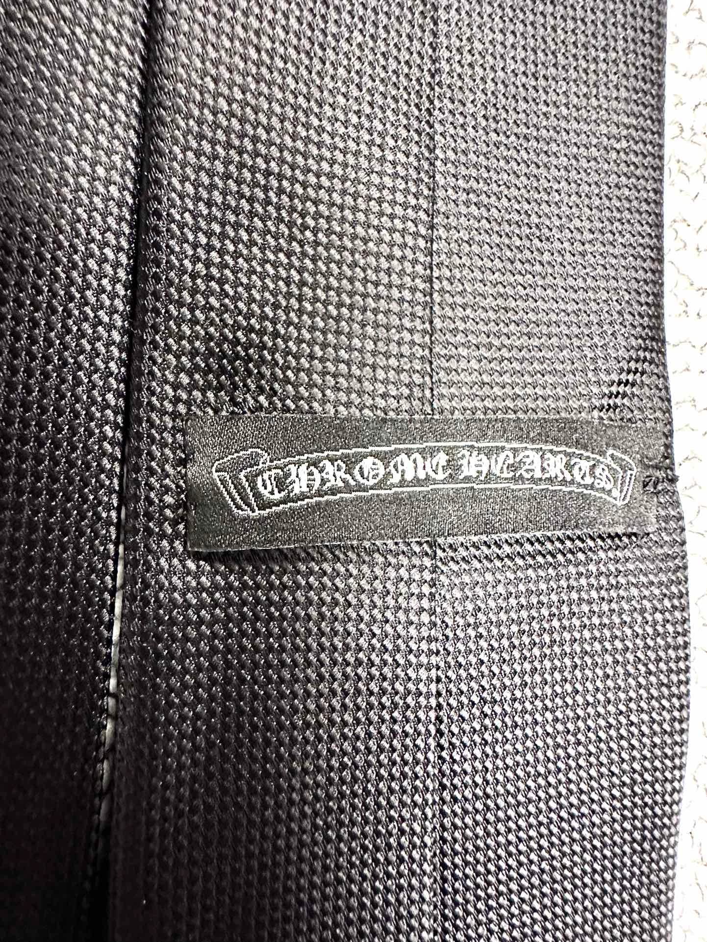 Текстильная петля-держатель с вышитым готическим логотипом Chrome Hearts