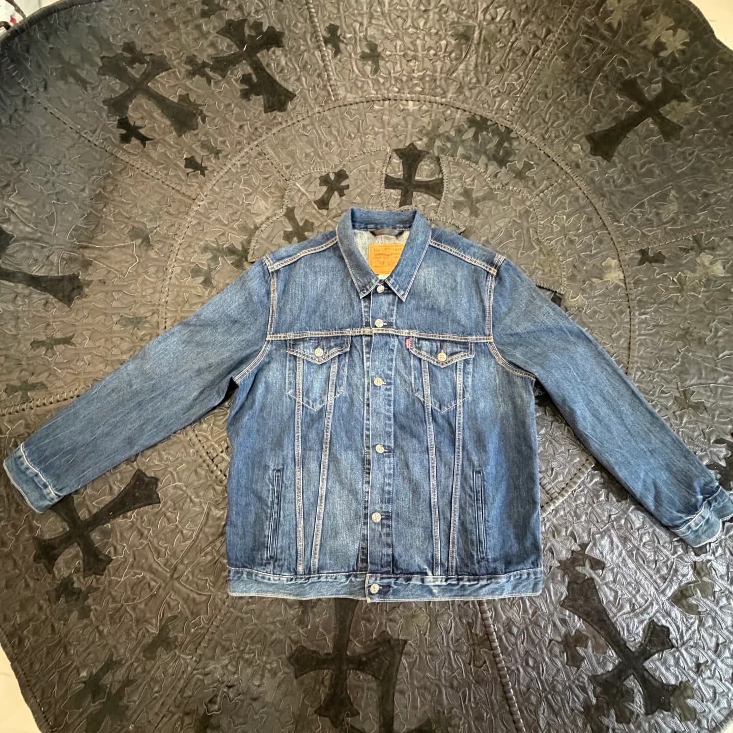 Chrome Hearts x Levi's Джинсовая куртка с кожаными патчами