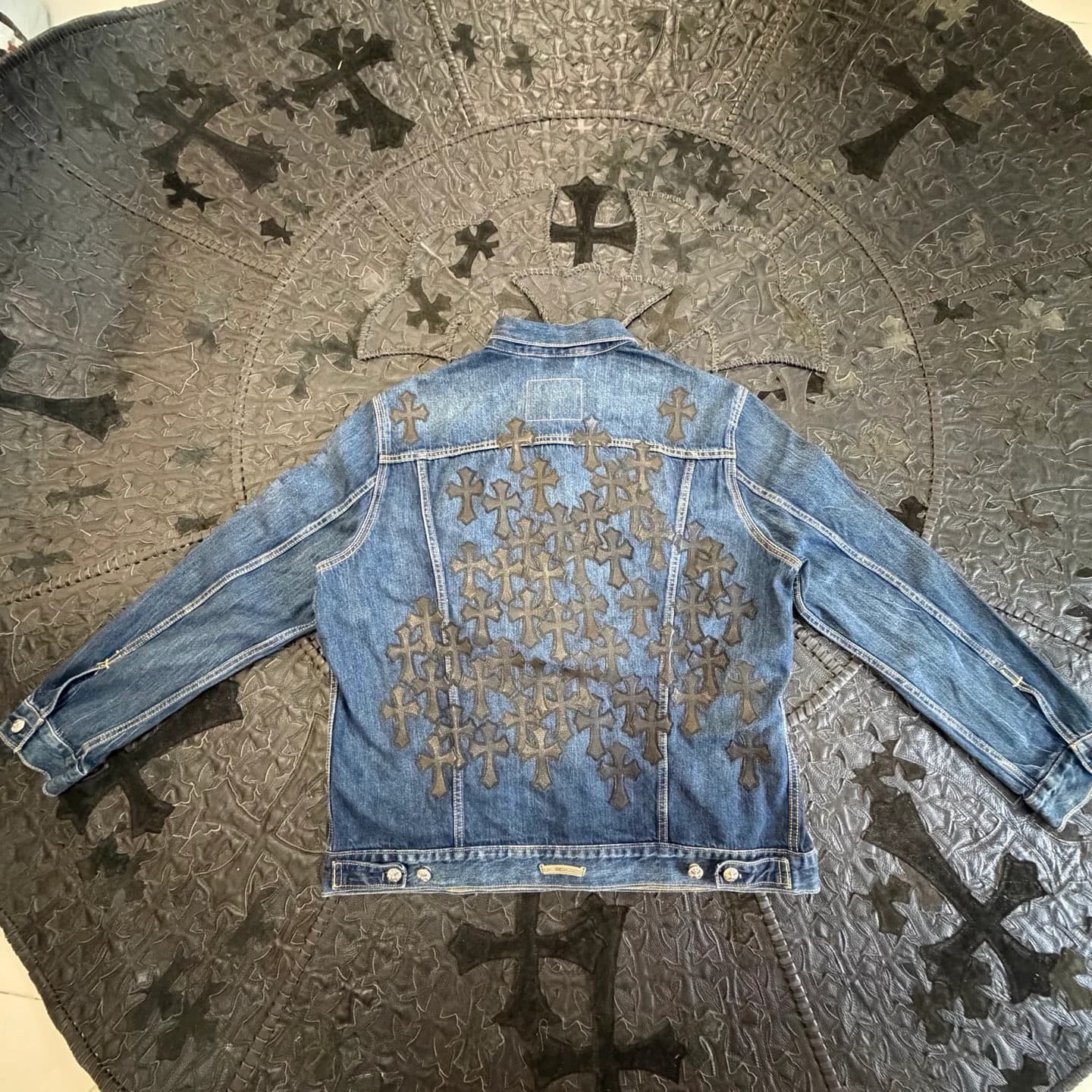 Chrome Hearts x Levi's Джинсовая куртка с кожаными патчами