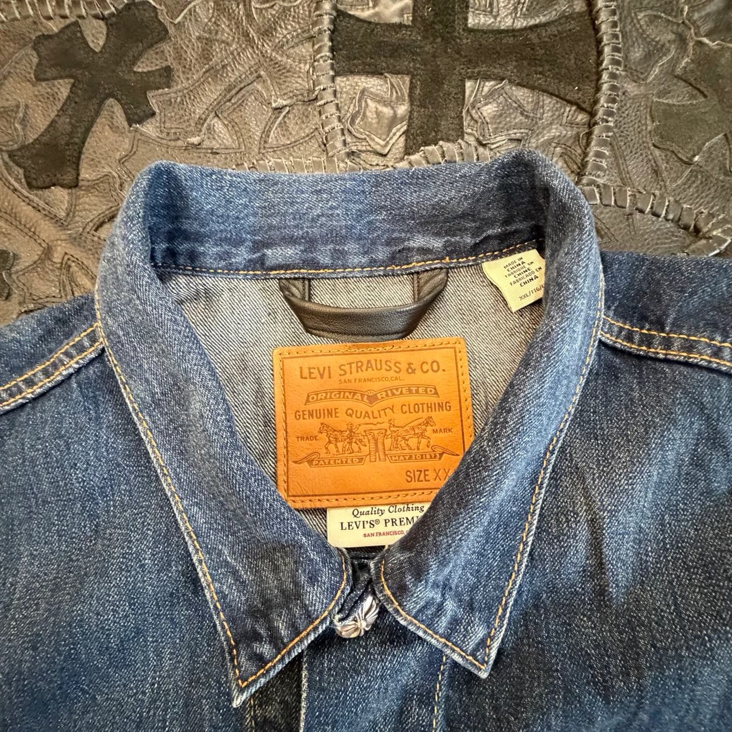 Chrome Hearts x Levi's Джинсовая куртка с кожаными патчами