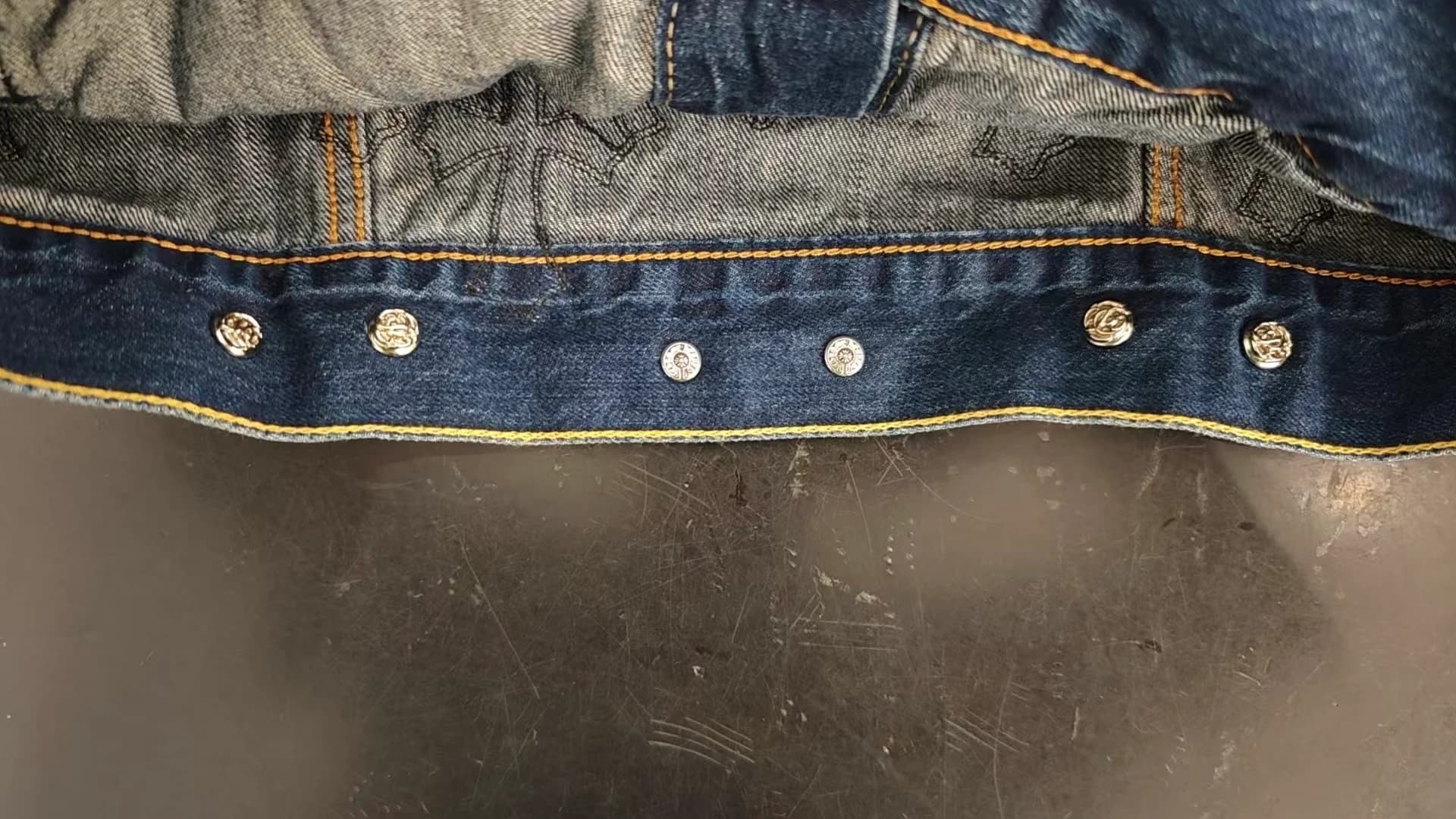 Chrome Hearts x Levi's Джинсовая куртка с кожаными патчами