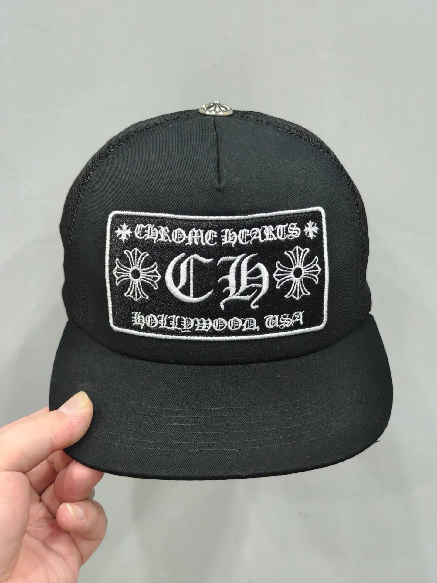 Черная кепка-тракер Chrome Hearts с нашивкой CH