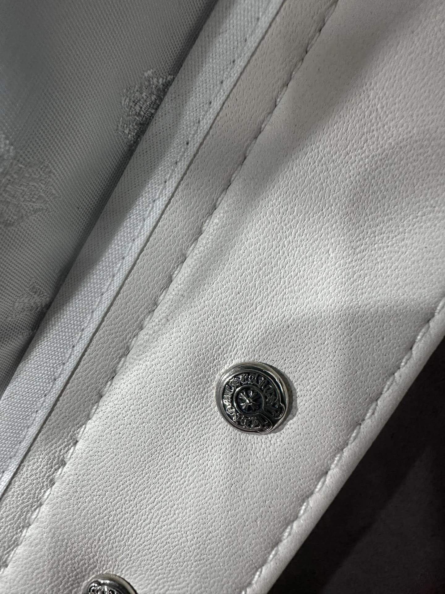 Металлическая пуговица с фирменным тиснением Chrome Hearts
