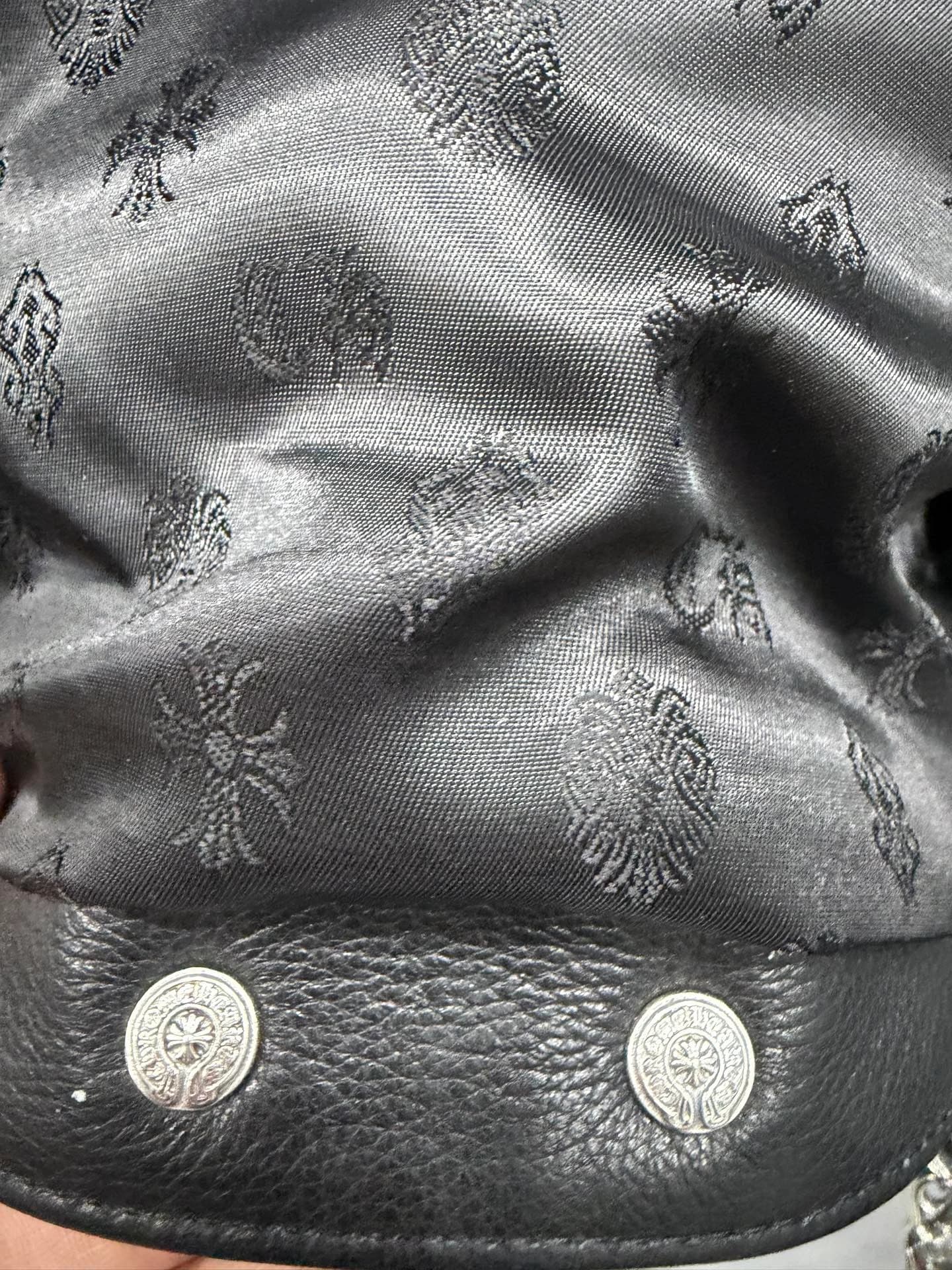 Подкладка с жаккардовым узором и кнопками на куртке Chrome Hearts