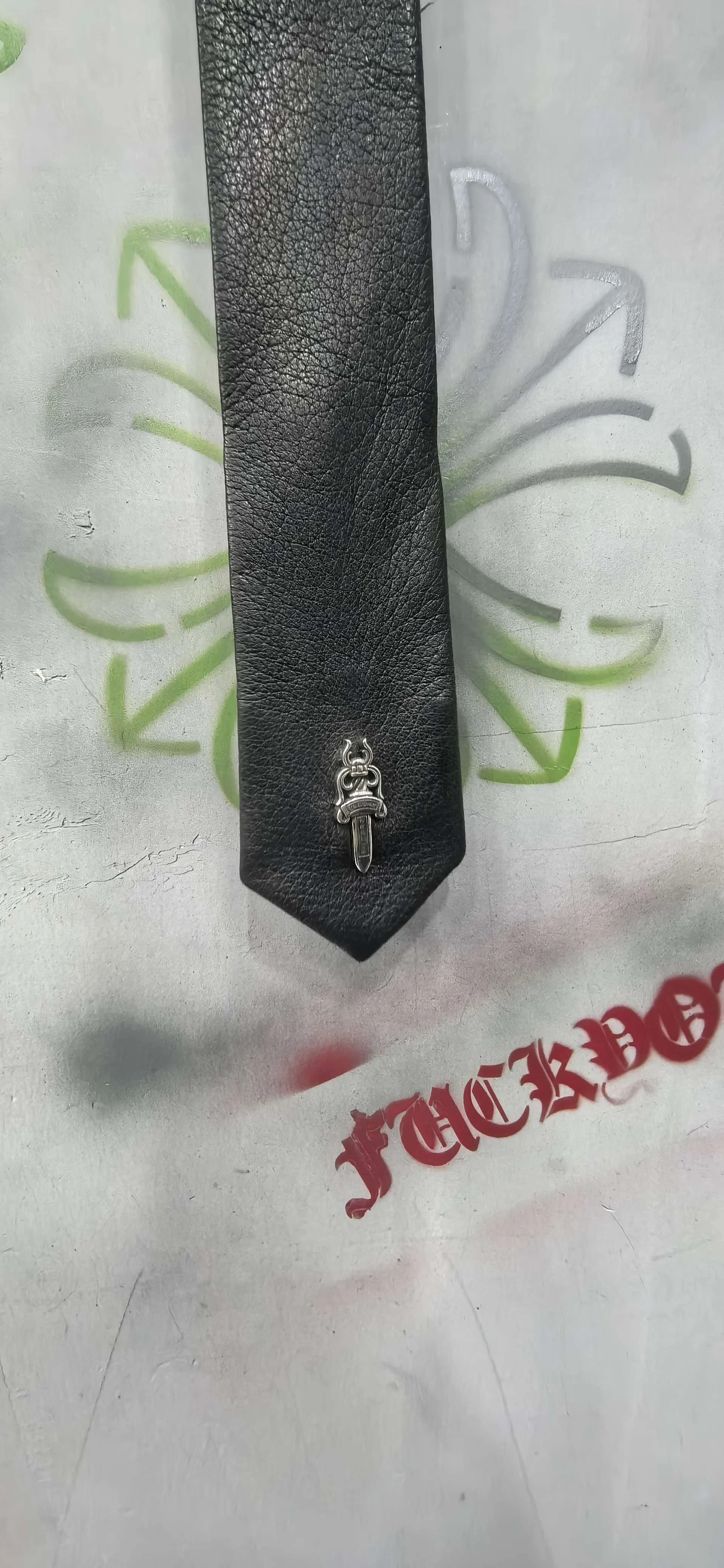 Наконечник галстука с серебряным кинжалом Dagger