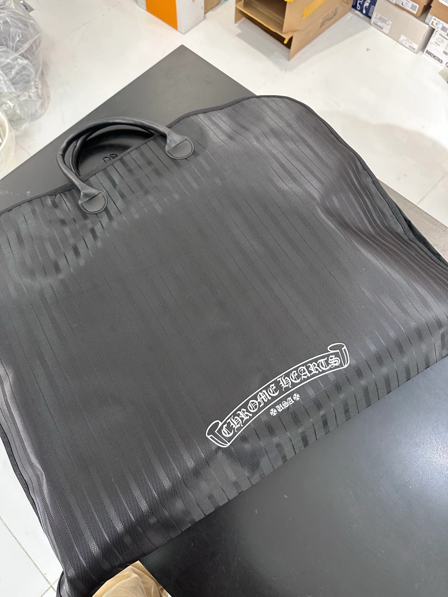 Фирменный чехол для одежды Chrome Hearts