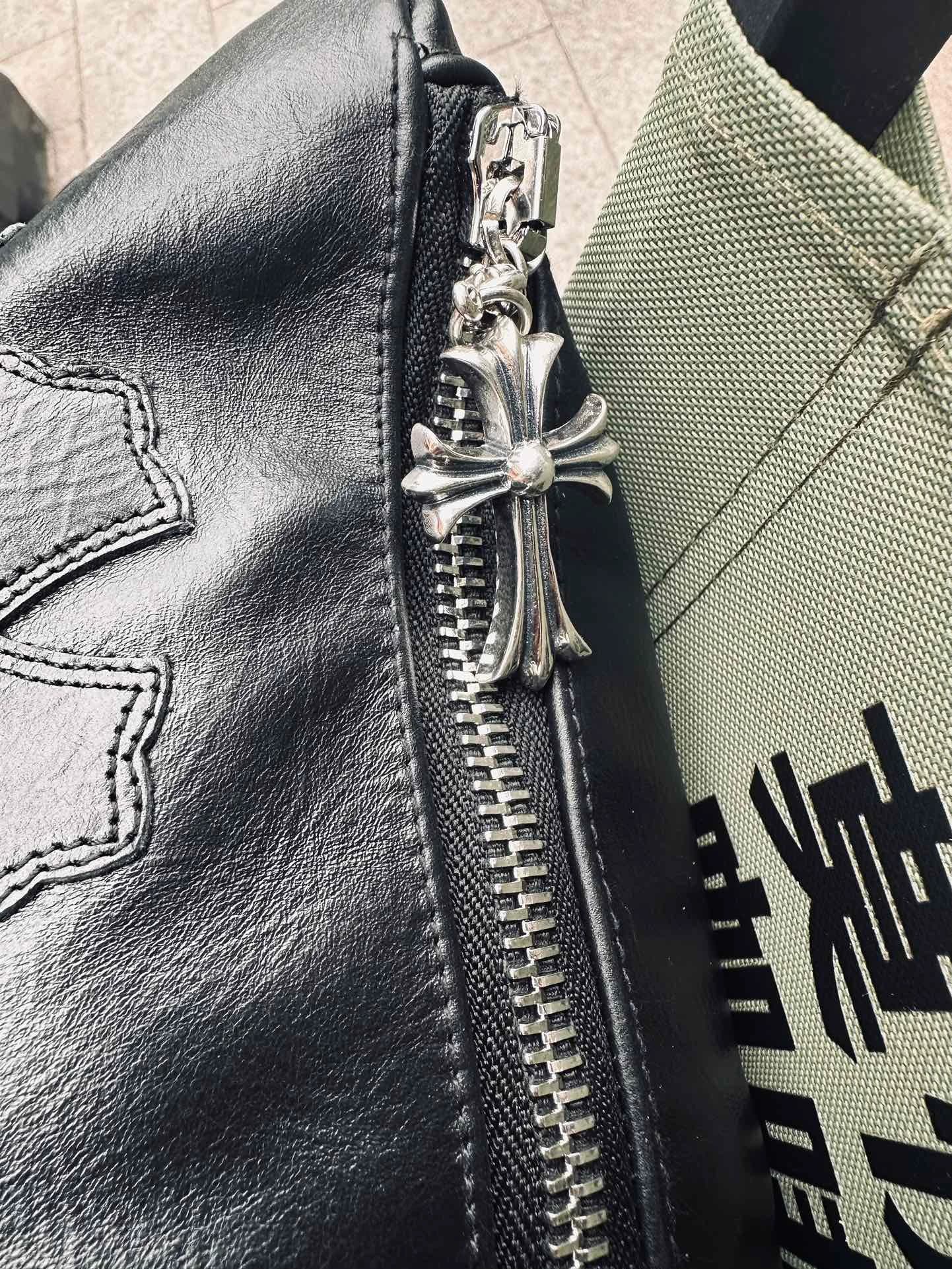Металлическая молния с серебряным пуллером-крестом Chrome Hearts