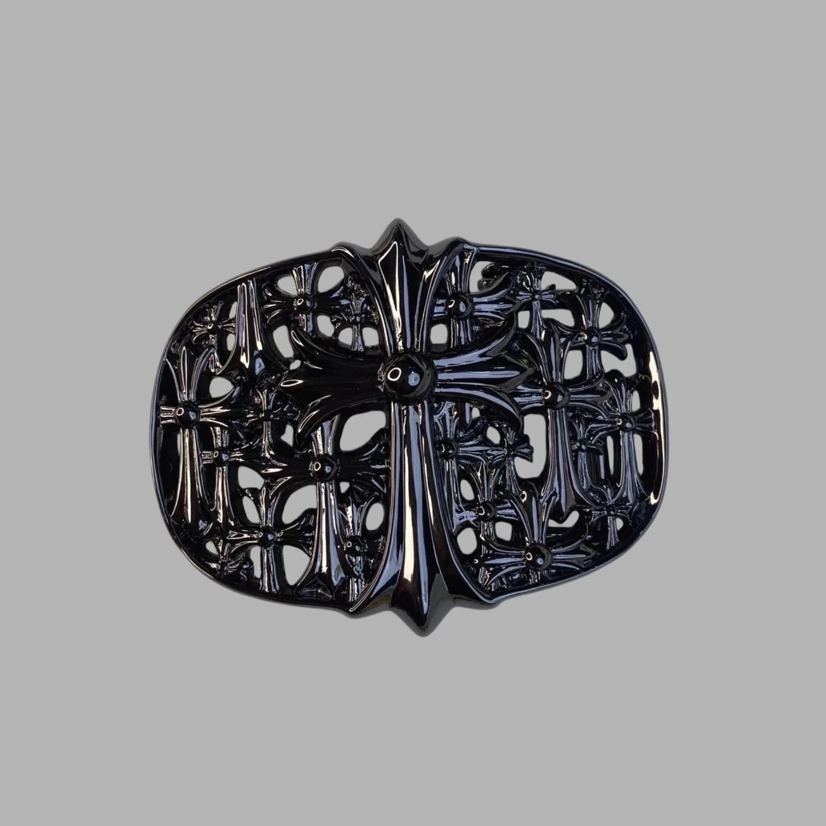 Массивная черная металлическая пряжка Cemetery Chrome Hearts с ажурным узором