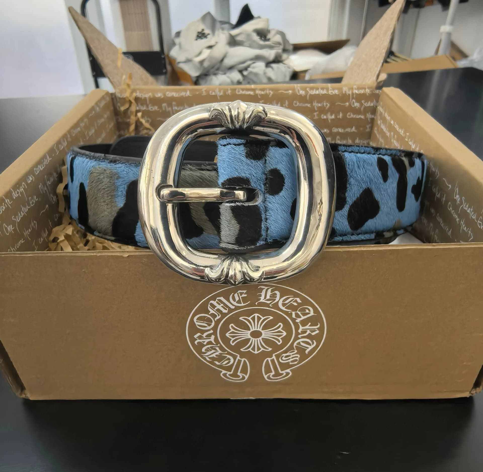 Ремень Chrome Hearts с овальной пряжкой в коробке с фирменным логотипом