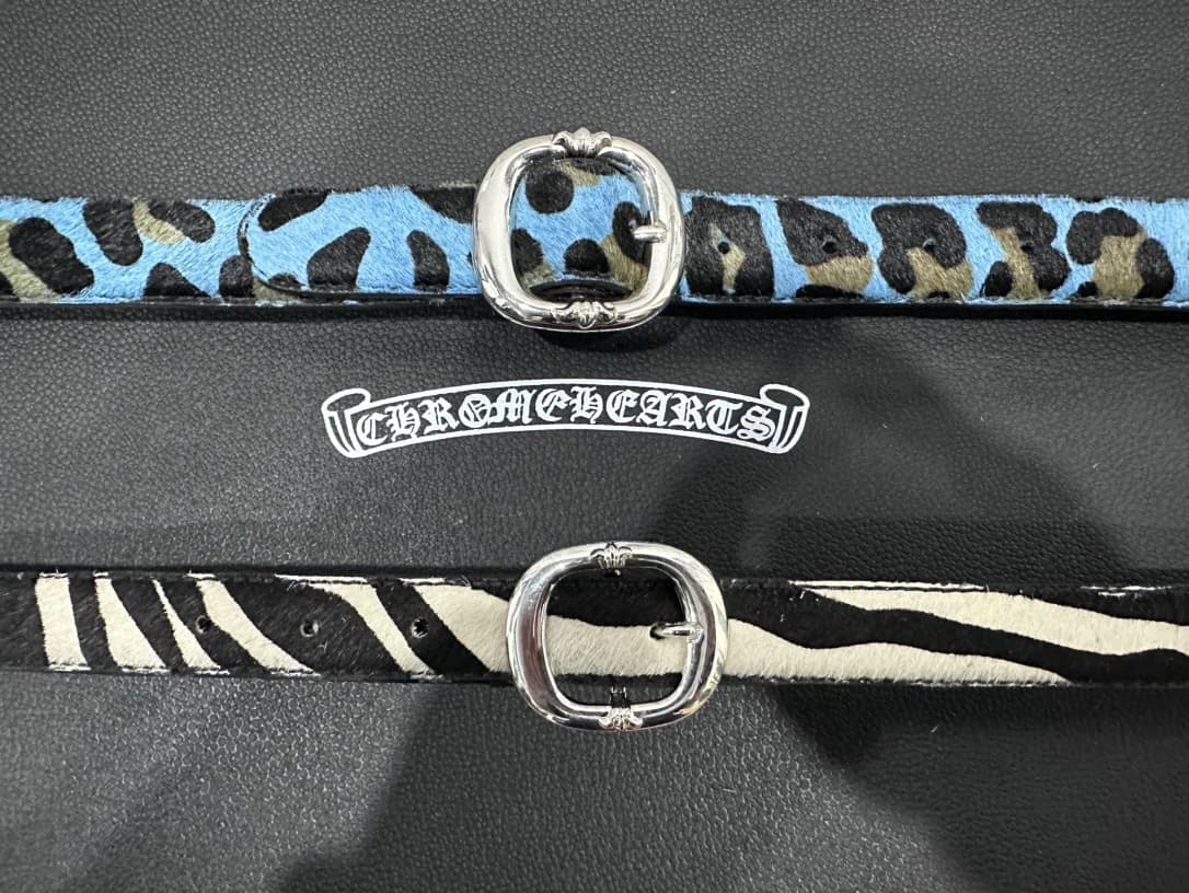 Сравнение ремней Chrome Hearts с леопардовым и зебровым принтами