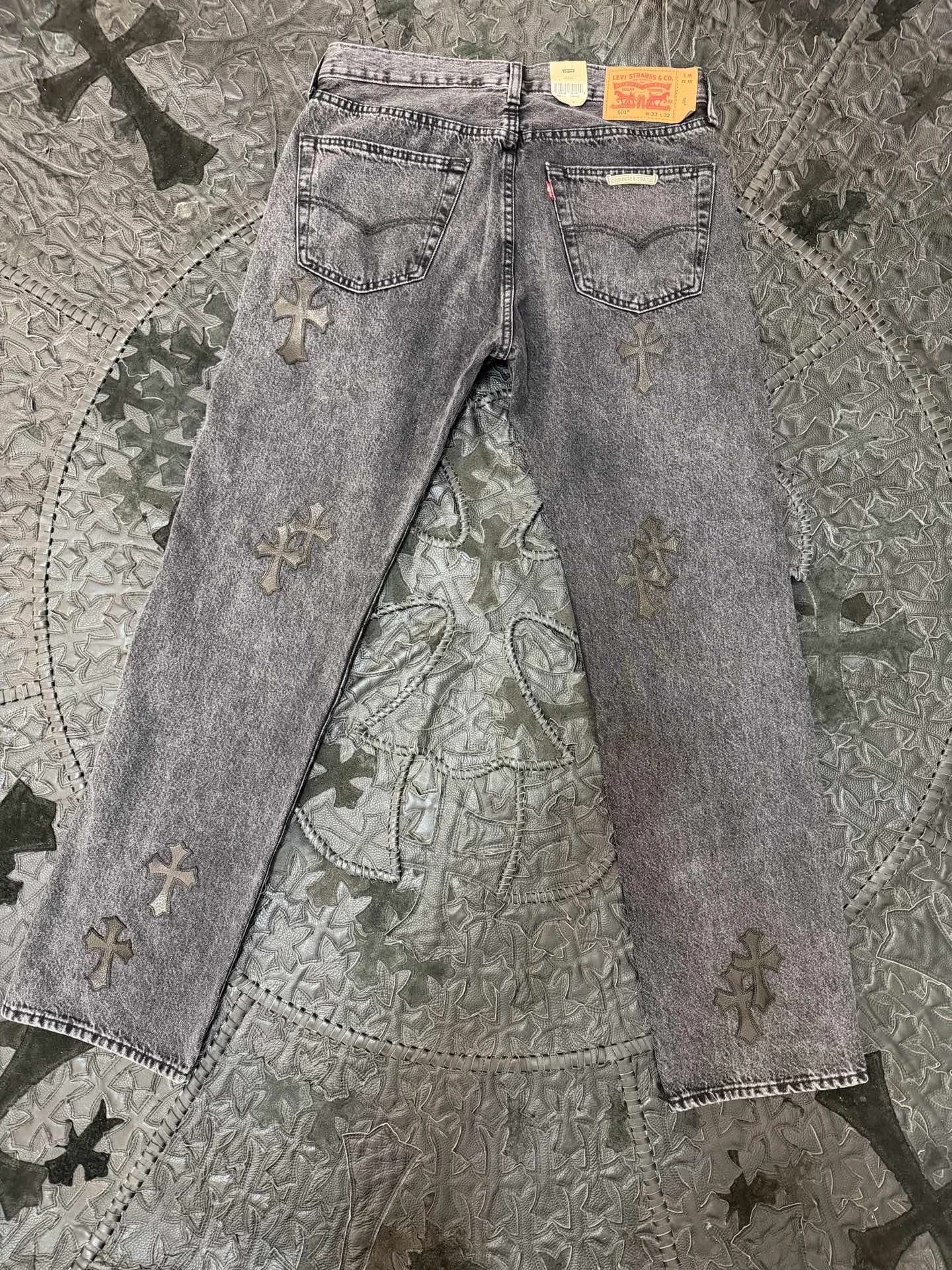 Серо-черные джинсы Chrome Hearts x Levi's 501 сзади