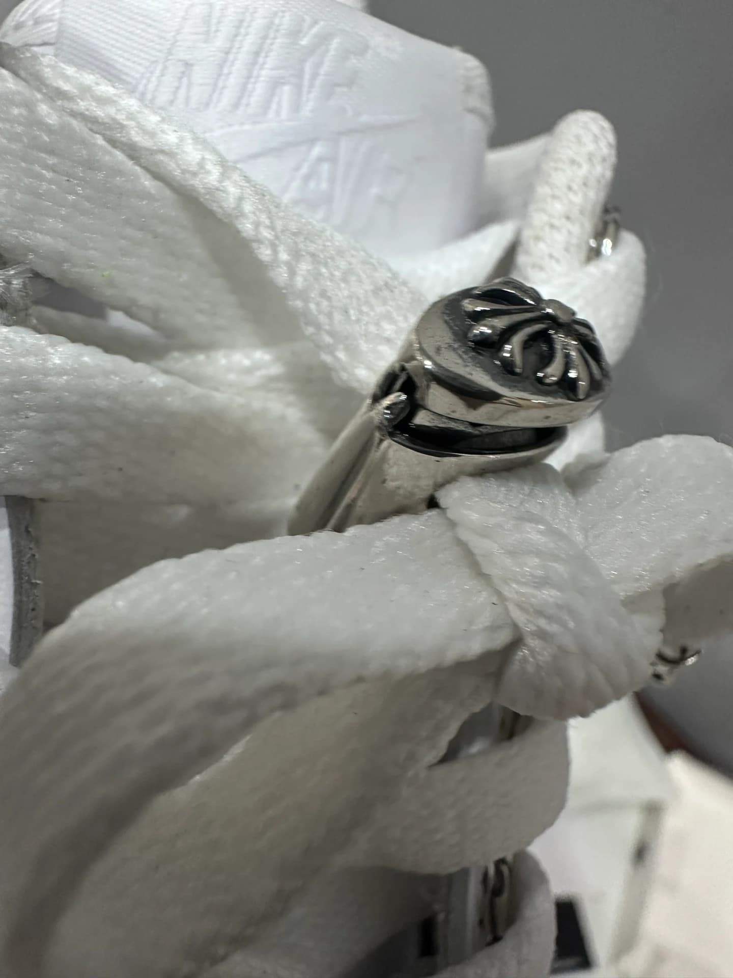 Серебряный наконечник шнурка в виде креста Chrome Hearts