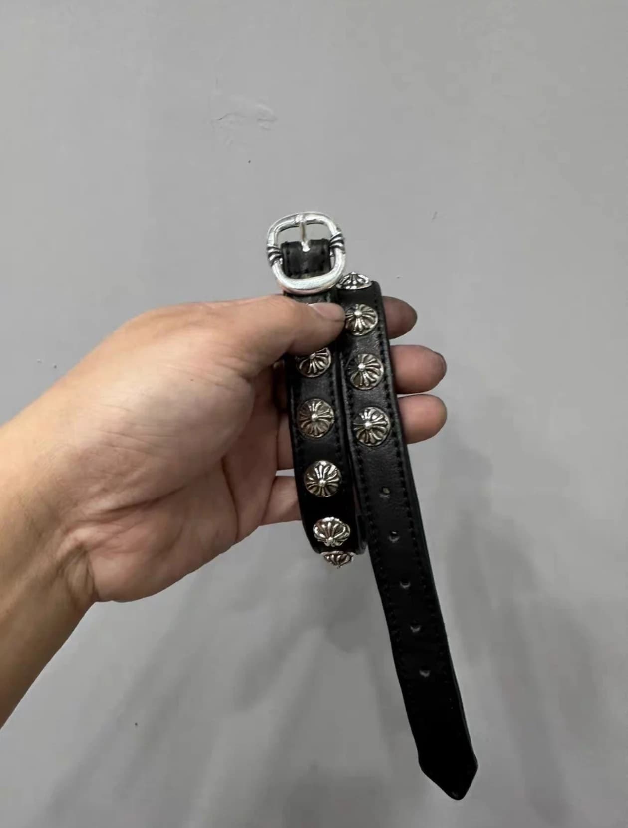 Регулируемый кожаный чокер Chrome Hearts с металлическими заклепками