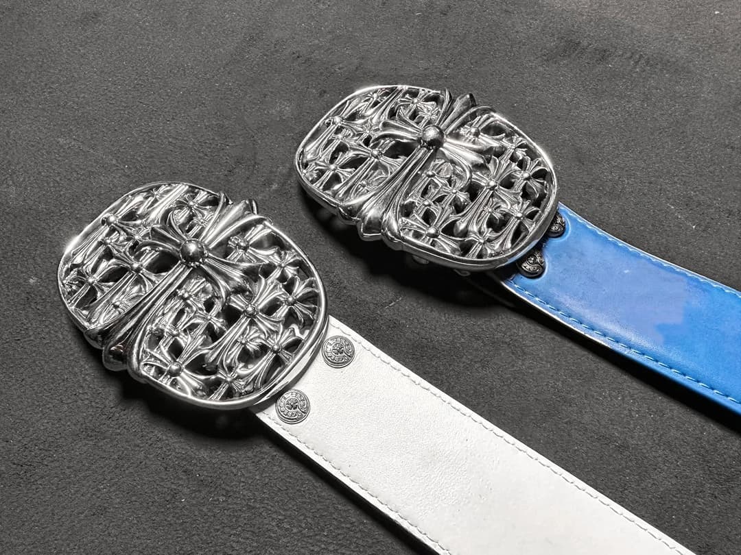 Белый и синий кожаные ремни Chrome Hearts с серебряными пряжками Cemetery