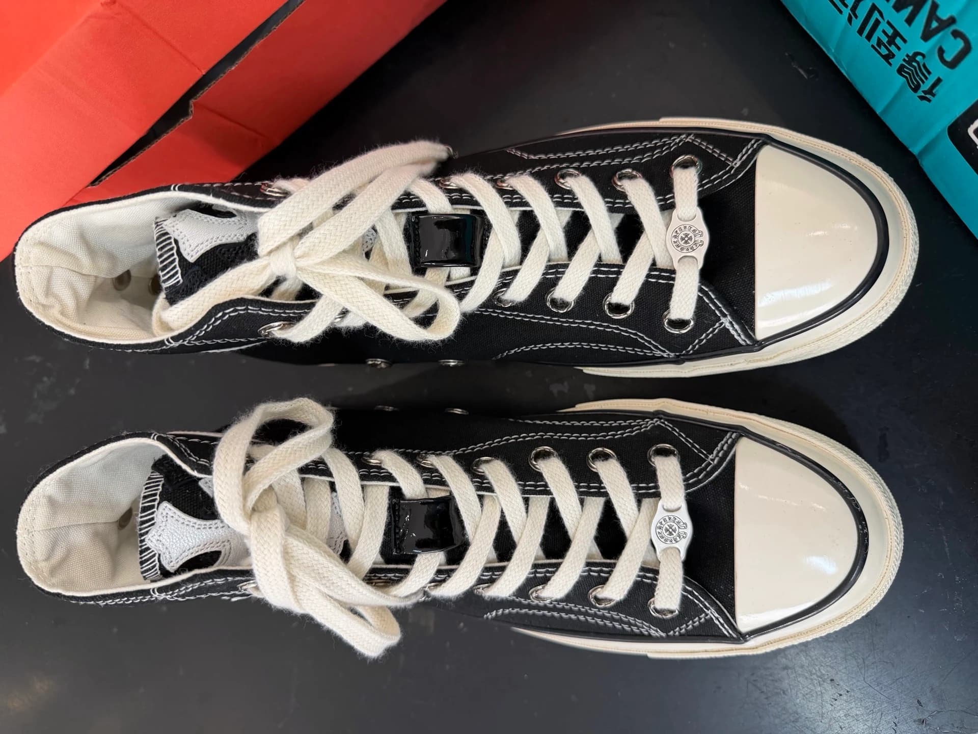 Высокие черные кеды Chrome Hearts x Converse Chuck 70 вид сверху