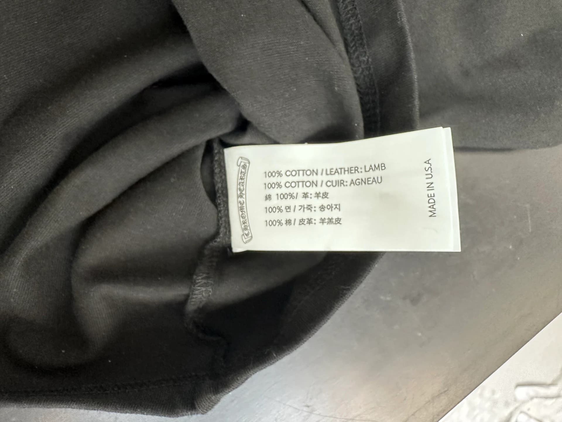Внутренний ярлык с составом футболки Chrome Hearts