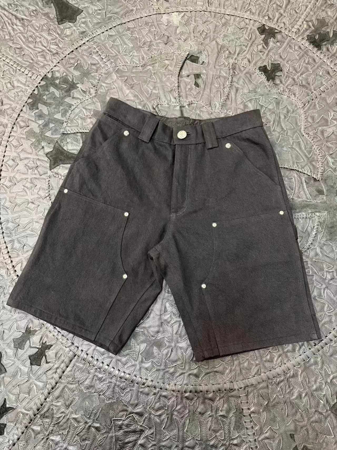 Черные шорты Chrome Hearts спереди