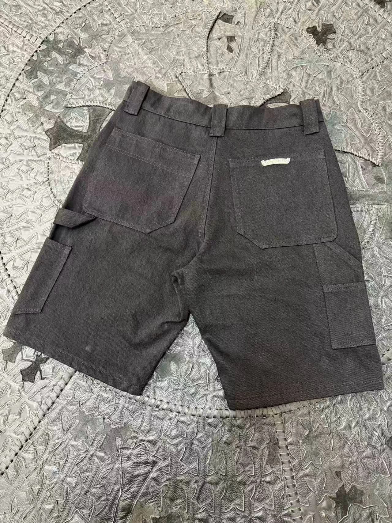 Черные шорты Chrome Hearts сзади