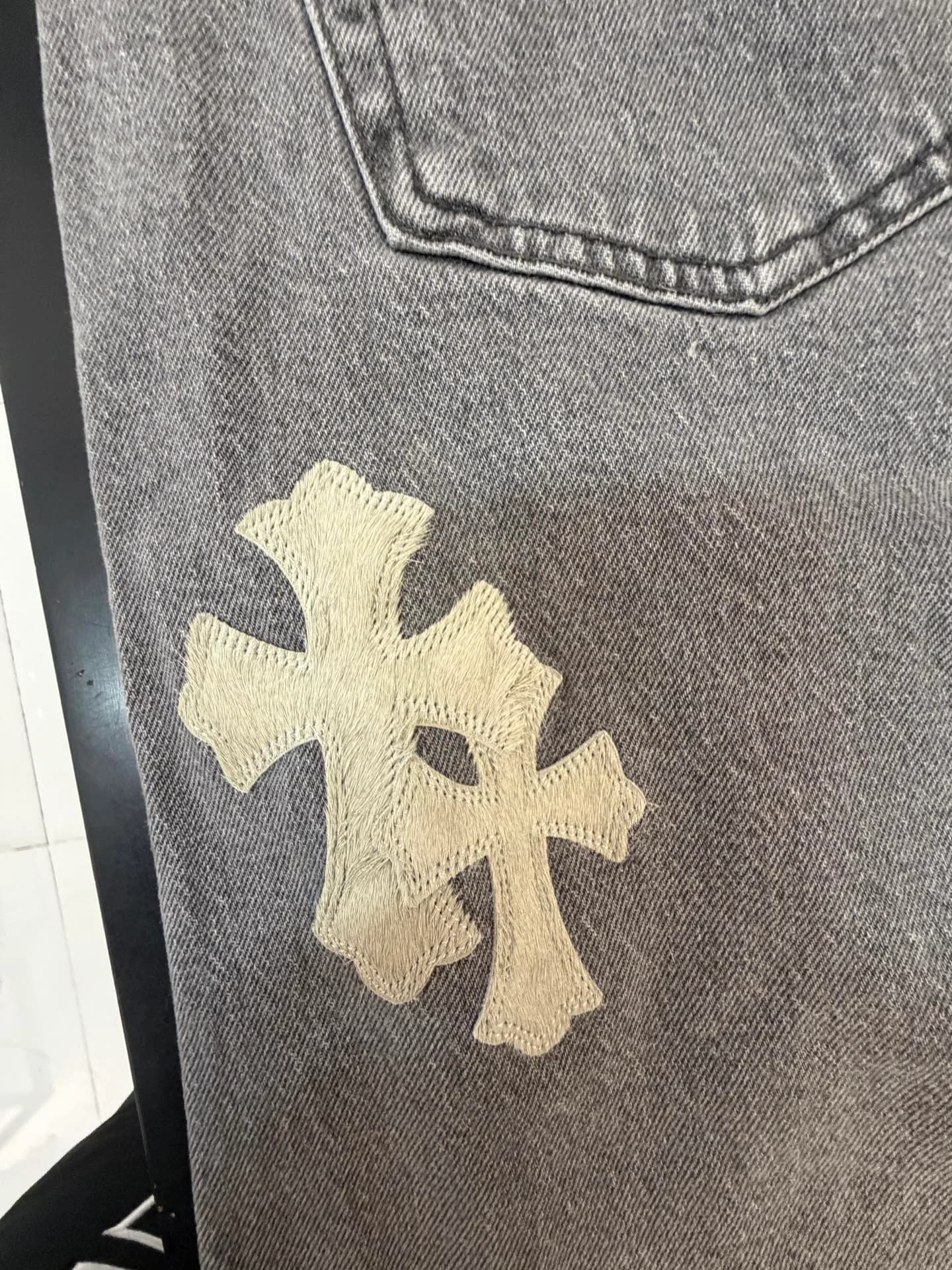 Кожаная нашивка-крест под задним карманом джинсов Chrome Hearts x Levi's 501