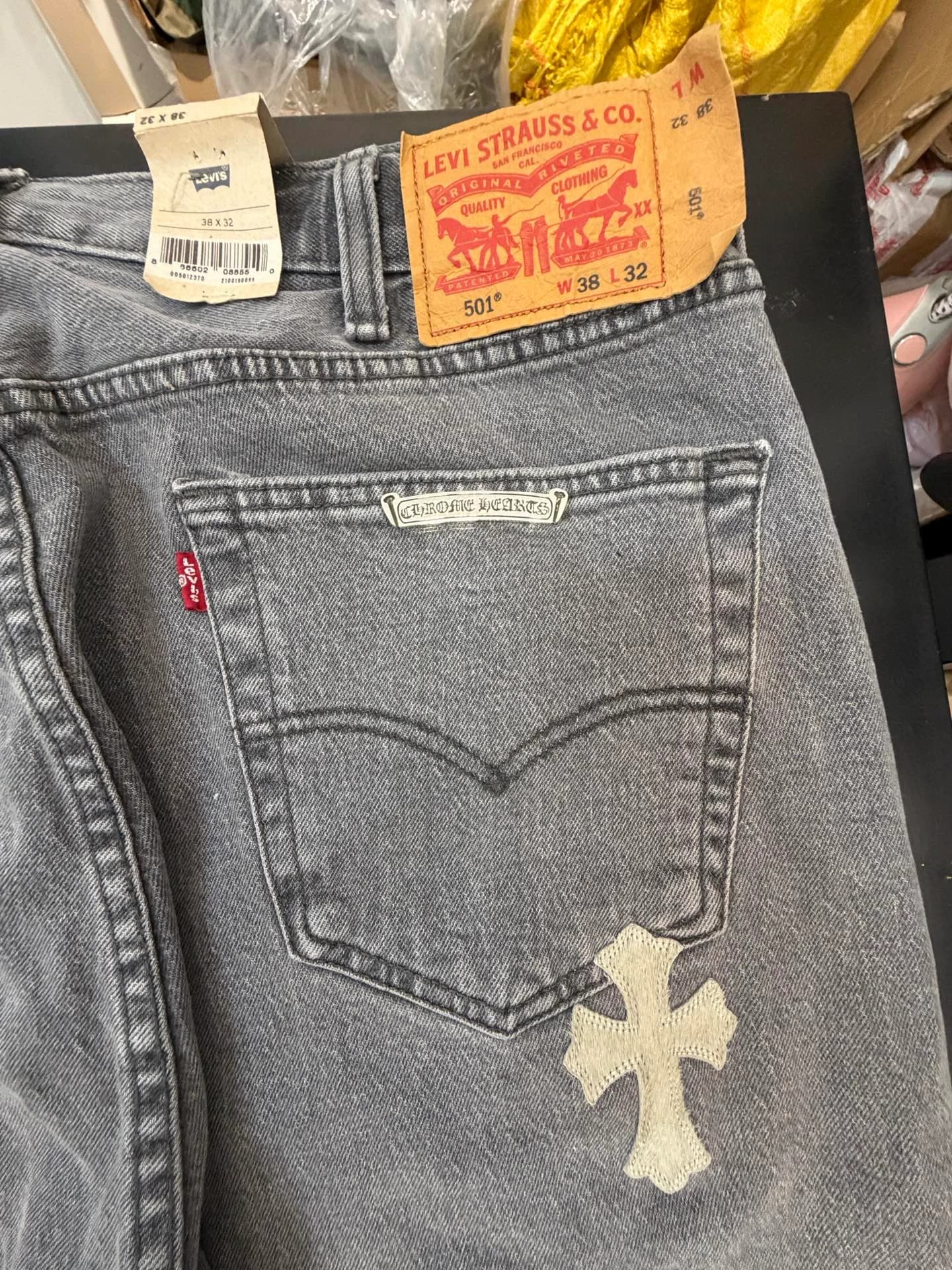 Задний карман джинсов Chrome Hearts x Levi's 501 с кожаным патчем Levi's W38 L32 и металлической пластиной