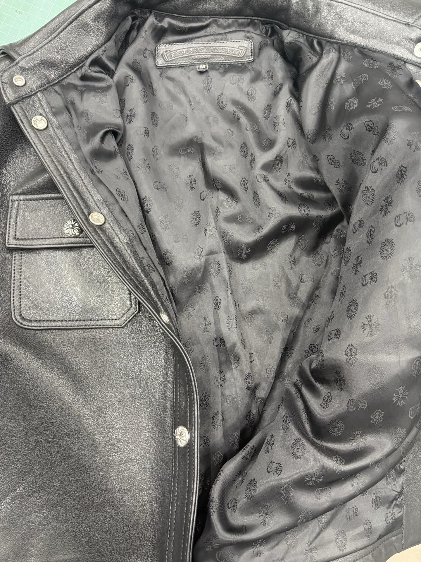 Внутренняя подкладка с монограммами кожаной куртки Chrome Hearts