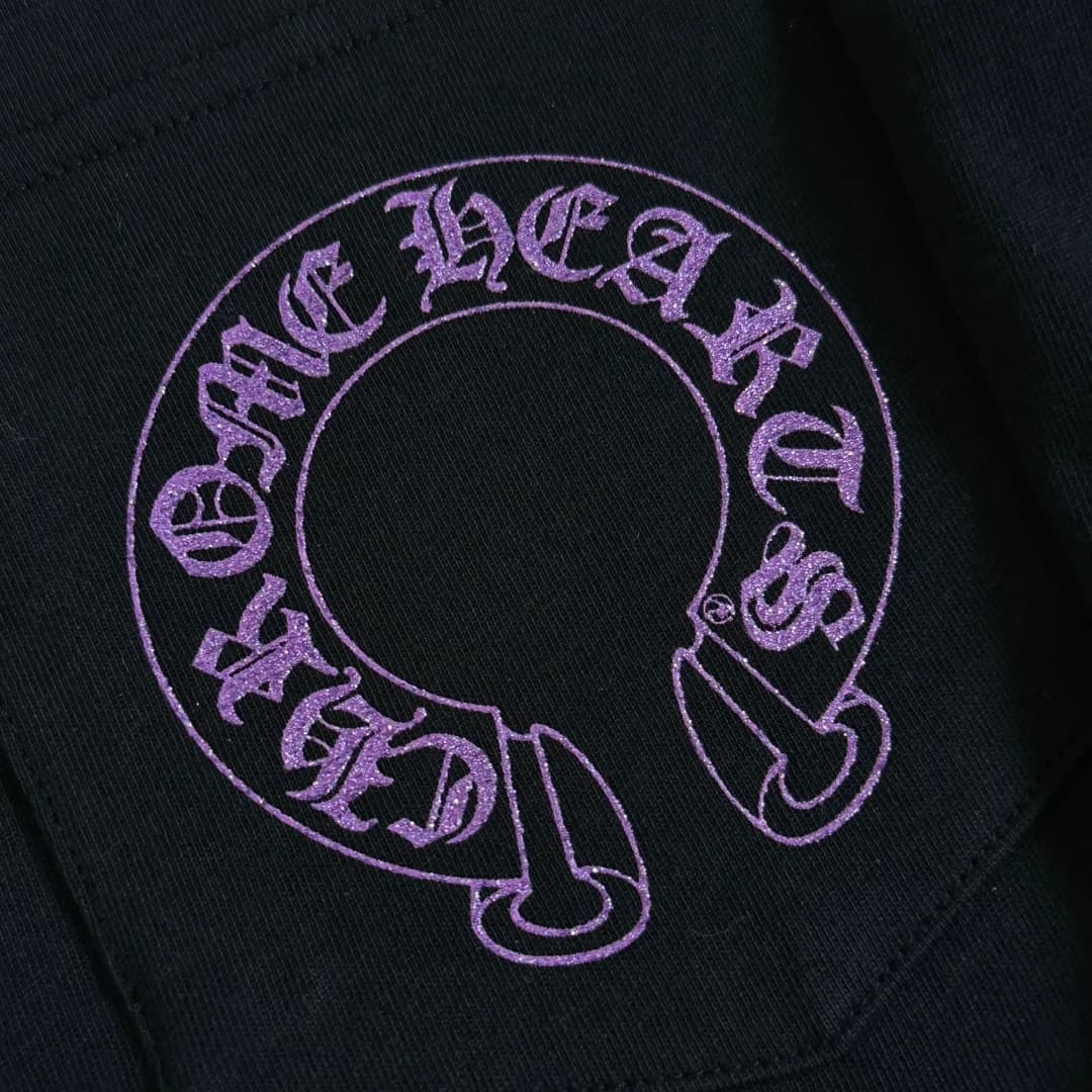 Накладной нагрудный карман с фиолетовой подковой Chrome Hearts