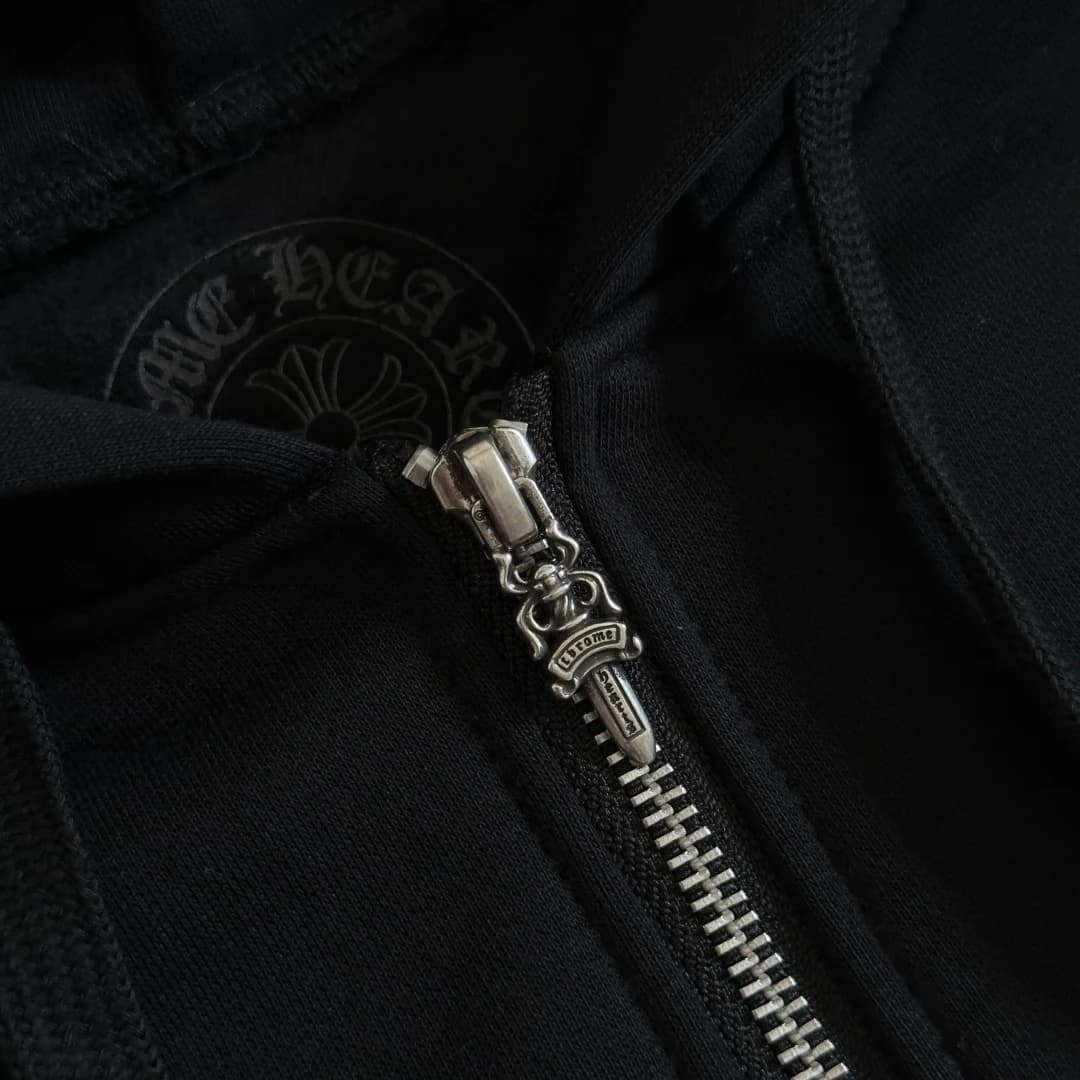Серебристая металлическая молния с литым пуллером в виде кинжала Dagger