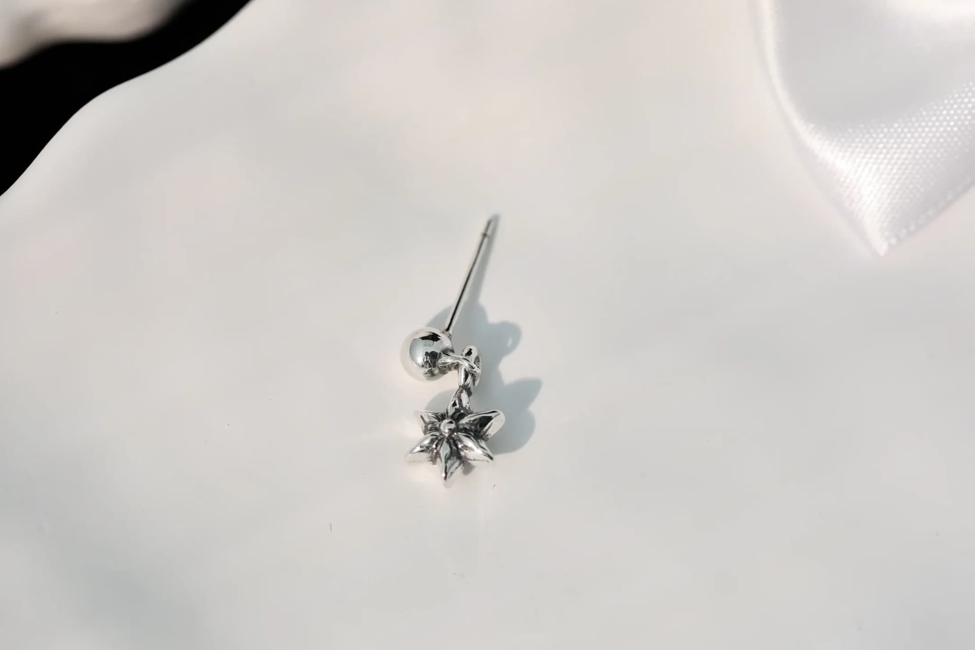 Одиночная серьга Chrome Hearts Star Drop из серебра 925 пробы