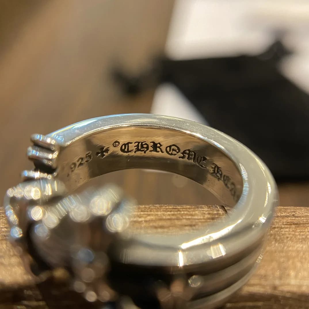 Гравировка Chrome Hearts и пробы 925 на внутренней стороне кольца