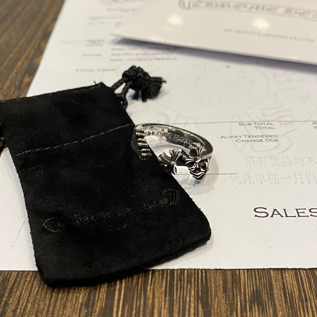 Кольцо Chrome Hearts на черном замшевом чехле с чеком