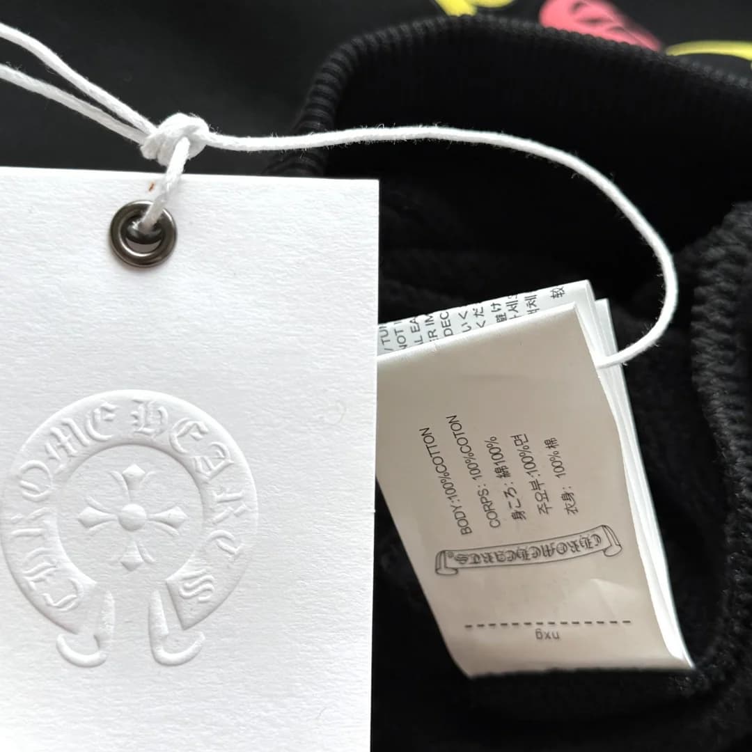 Бумажные фирменные бирки черного зип-худи Chrome Hearts