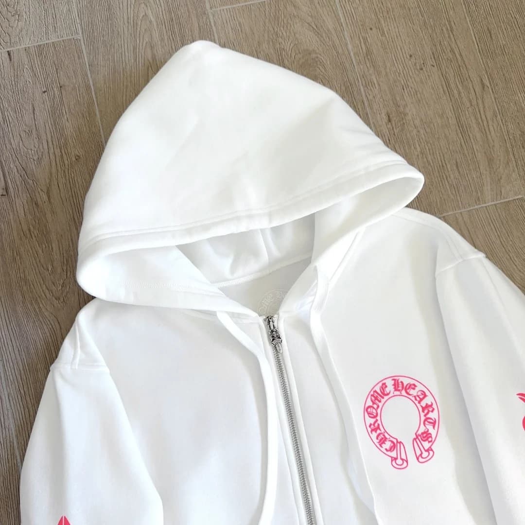Капюшон и воротниковая зона белого зип-худи Chrome Hearts