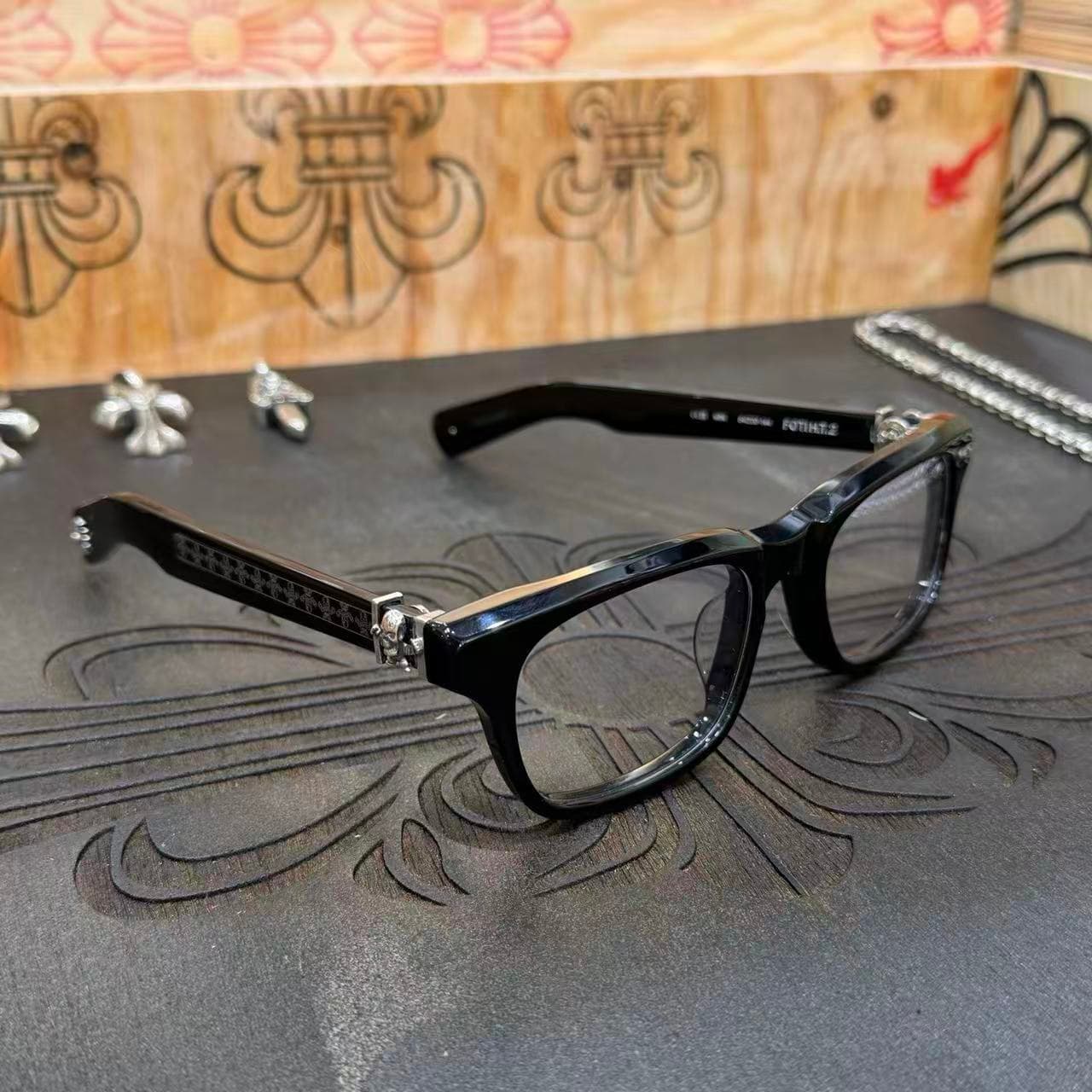 Очки Chrome Hearts FOTI H.T.2, ракурс спереди и сбоку
