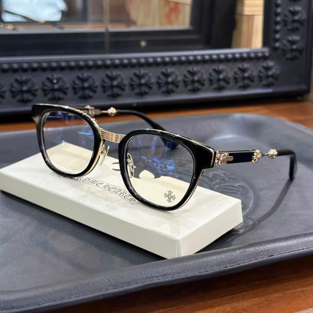 Оправа Chrome Hearts Duck Butter в ракурсе три четверти