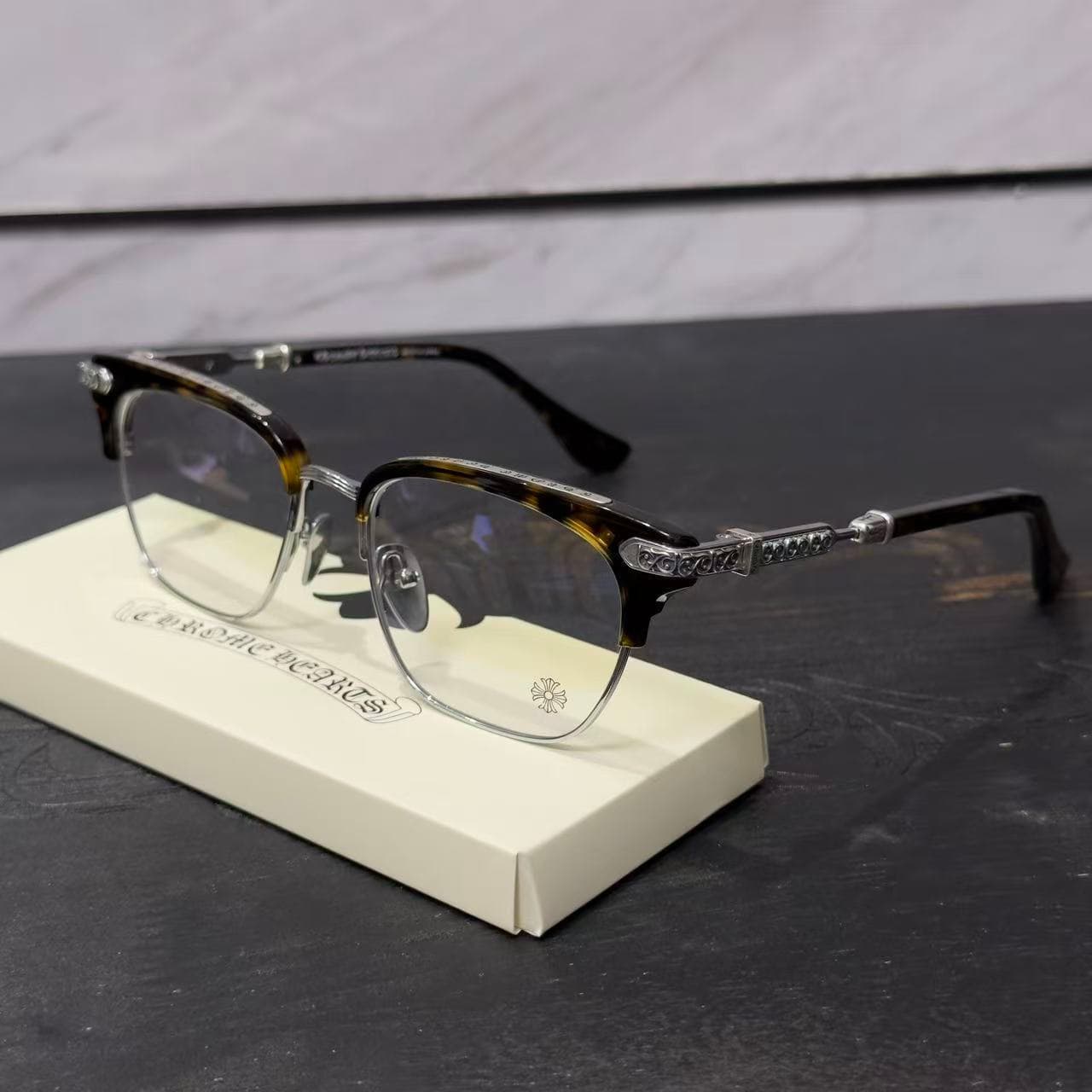 Оправа Chrome Hearts VERTICAL SMILE II, ракурс три четверти