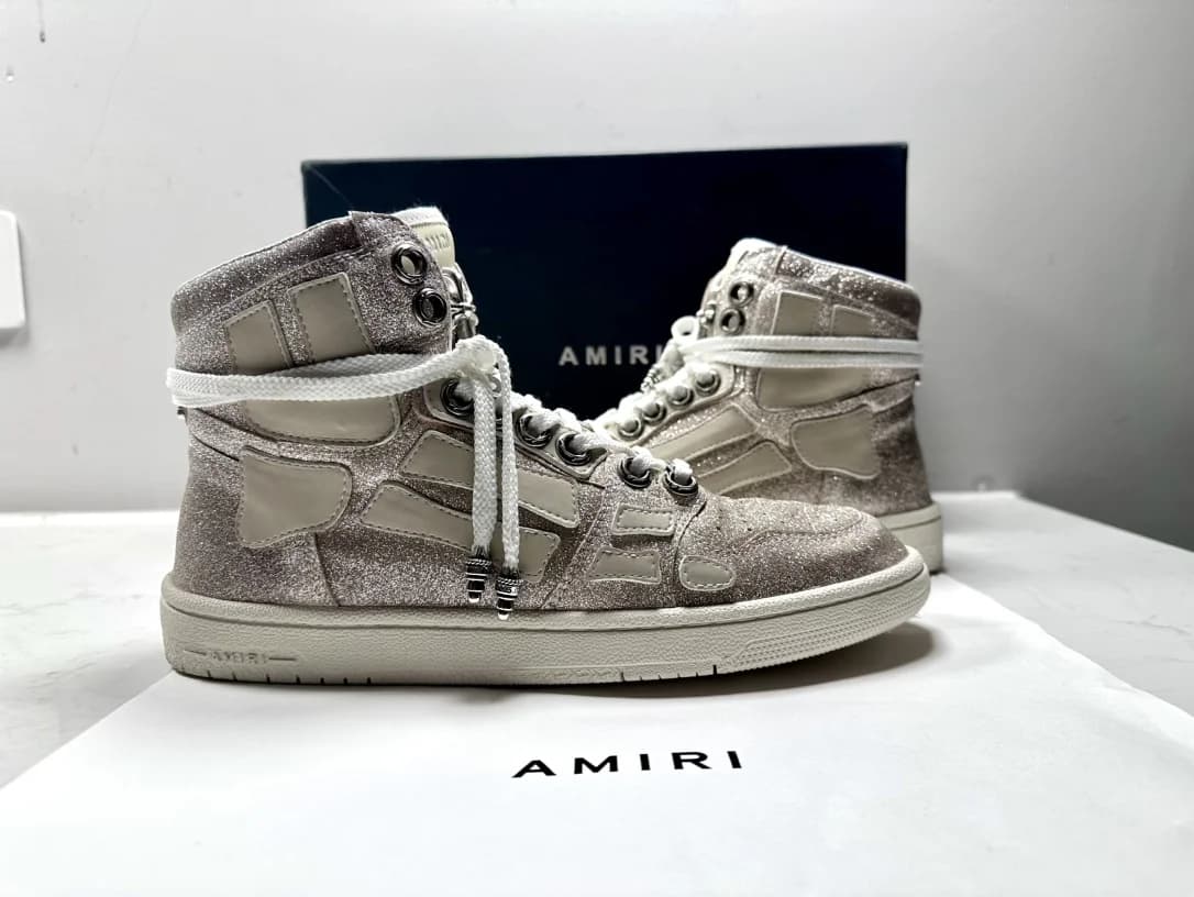 Высокие кеды Chrome Hearts x Amiri Skel Top High золотистого цвета, вид сбоку
