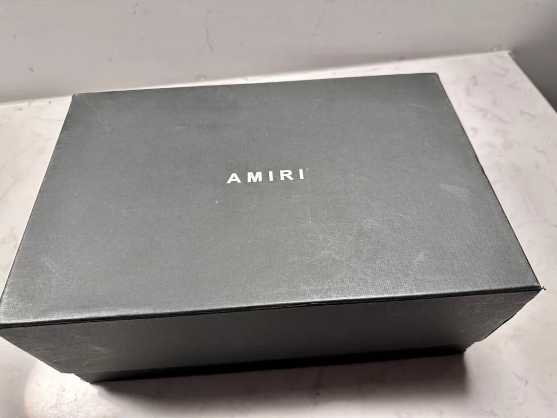 Закрытая коробка Amiri черного цвета