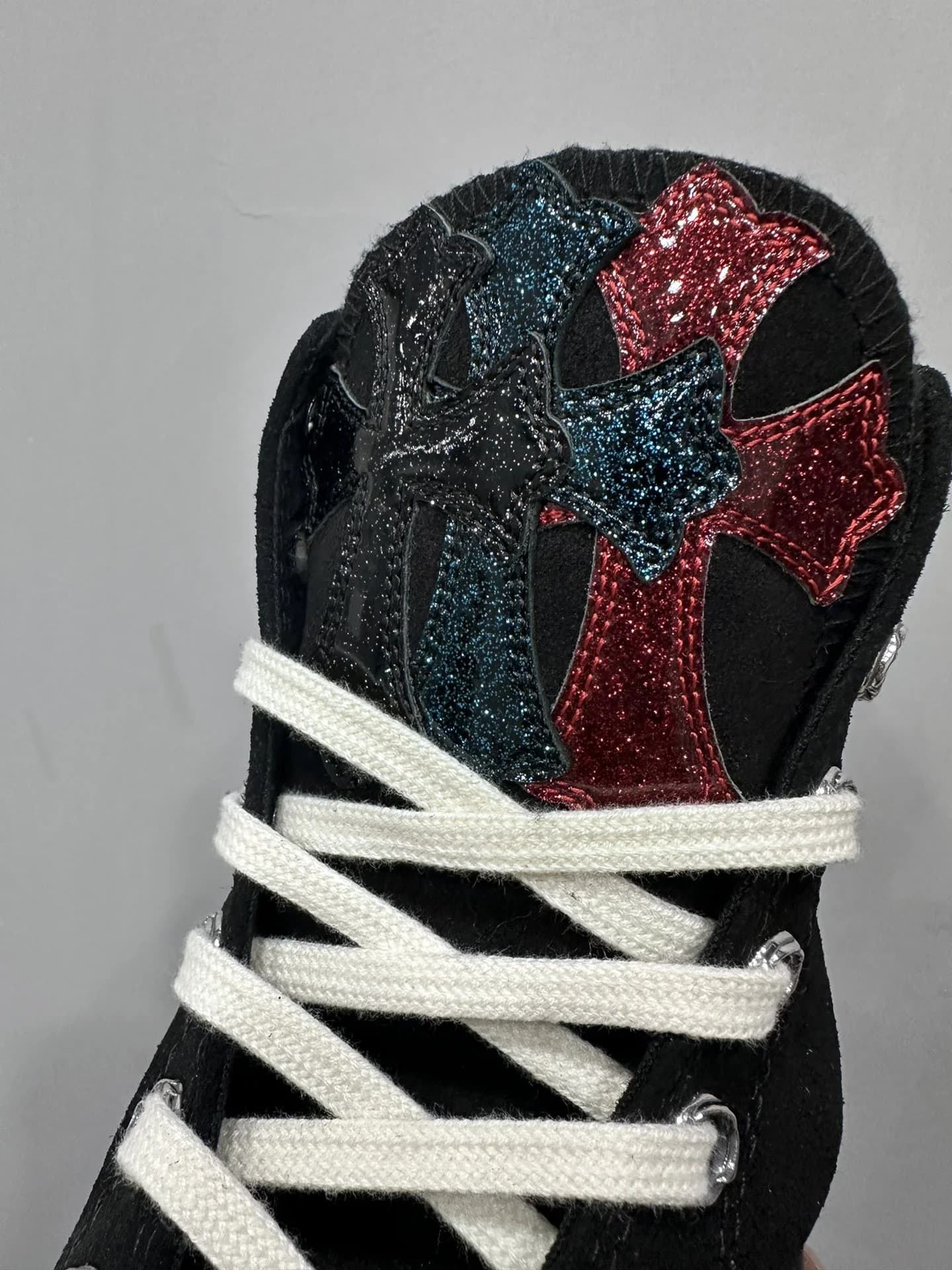 Язычок кед Chrome Hearts x Converse Chuck 70 с блестящими крестами