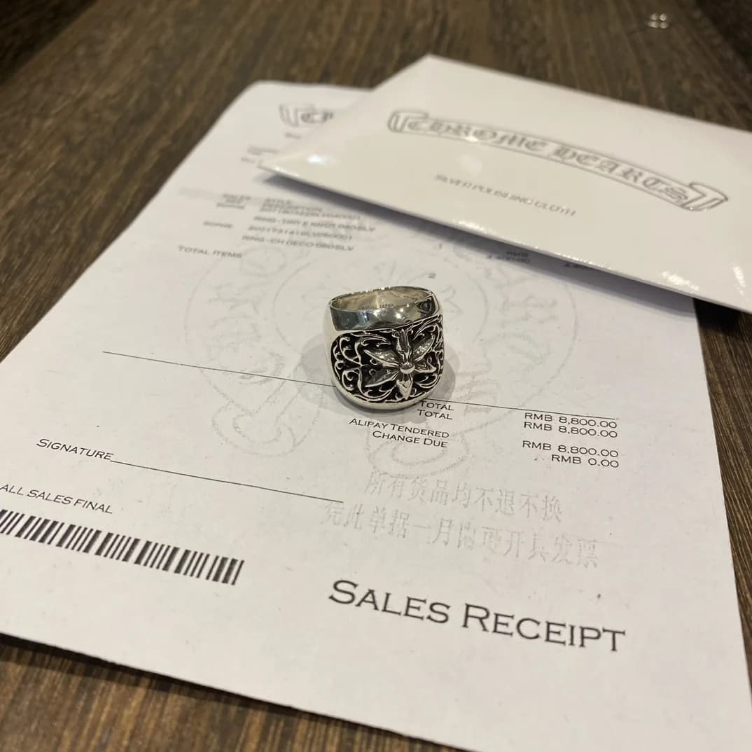 Кольцо Chrome Hearts Star на фоне чека и документов
