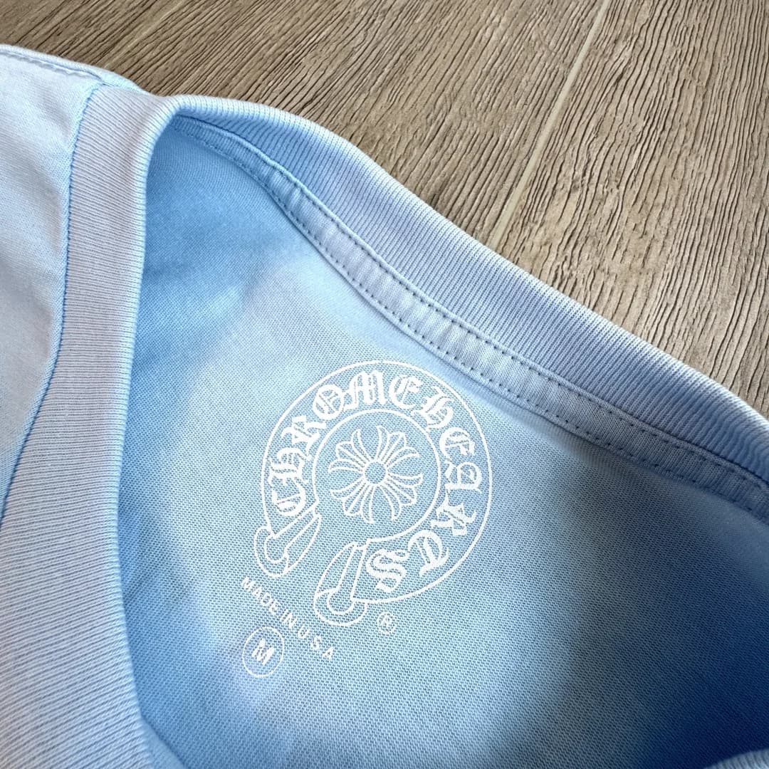 Внутренняя сторона горловины с логотипом Chrome Hearts