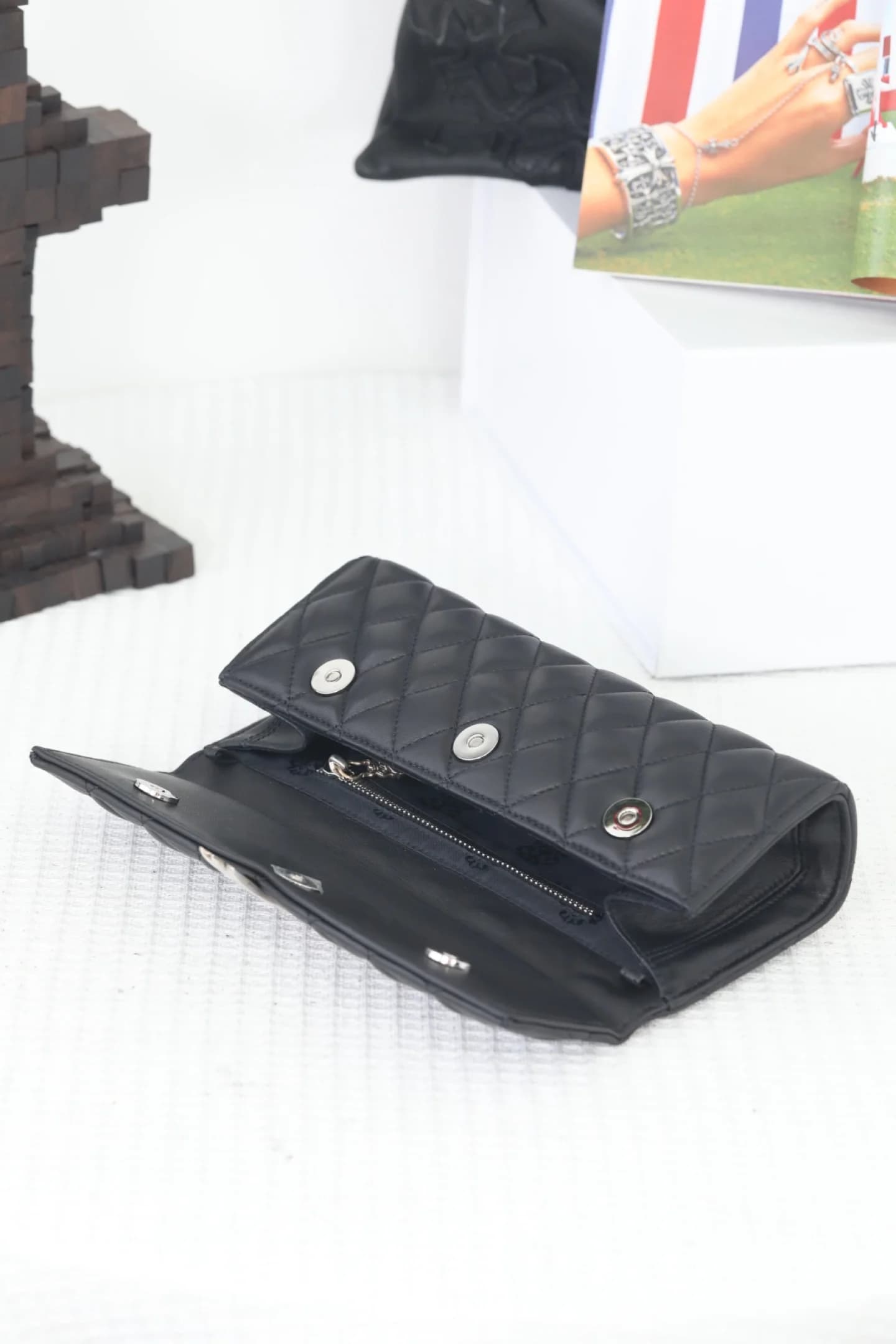 Открытый стеганый клатч Chrome Hearts, вид сверху
