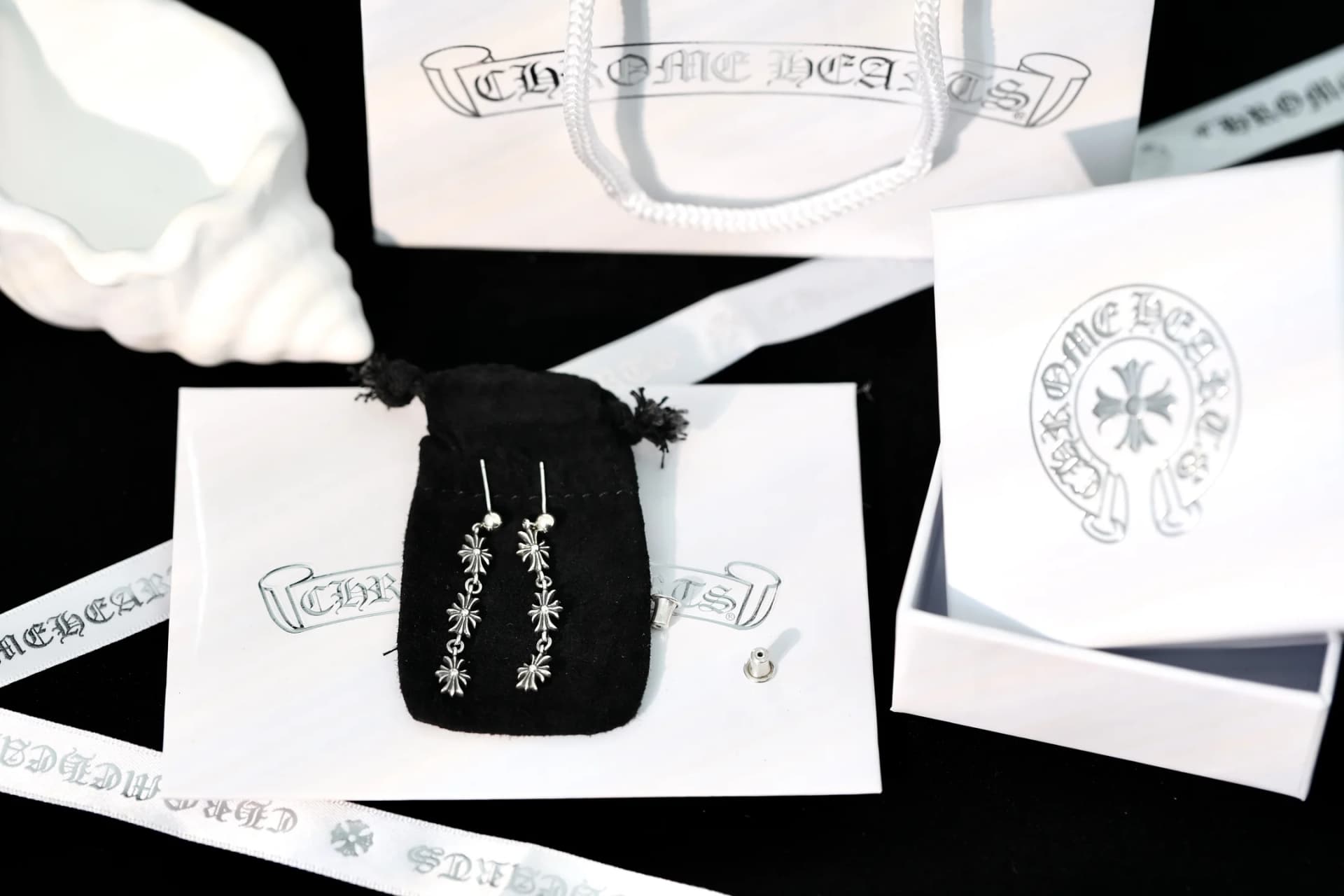 Серьги Chrome Hearts в комплекте с фирменным мешочком, коробкой и пакетом
