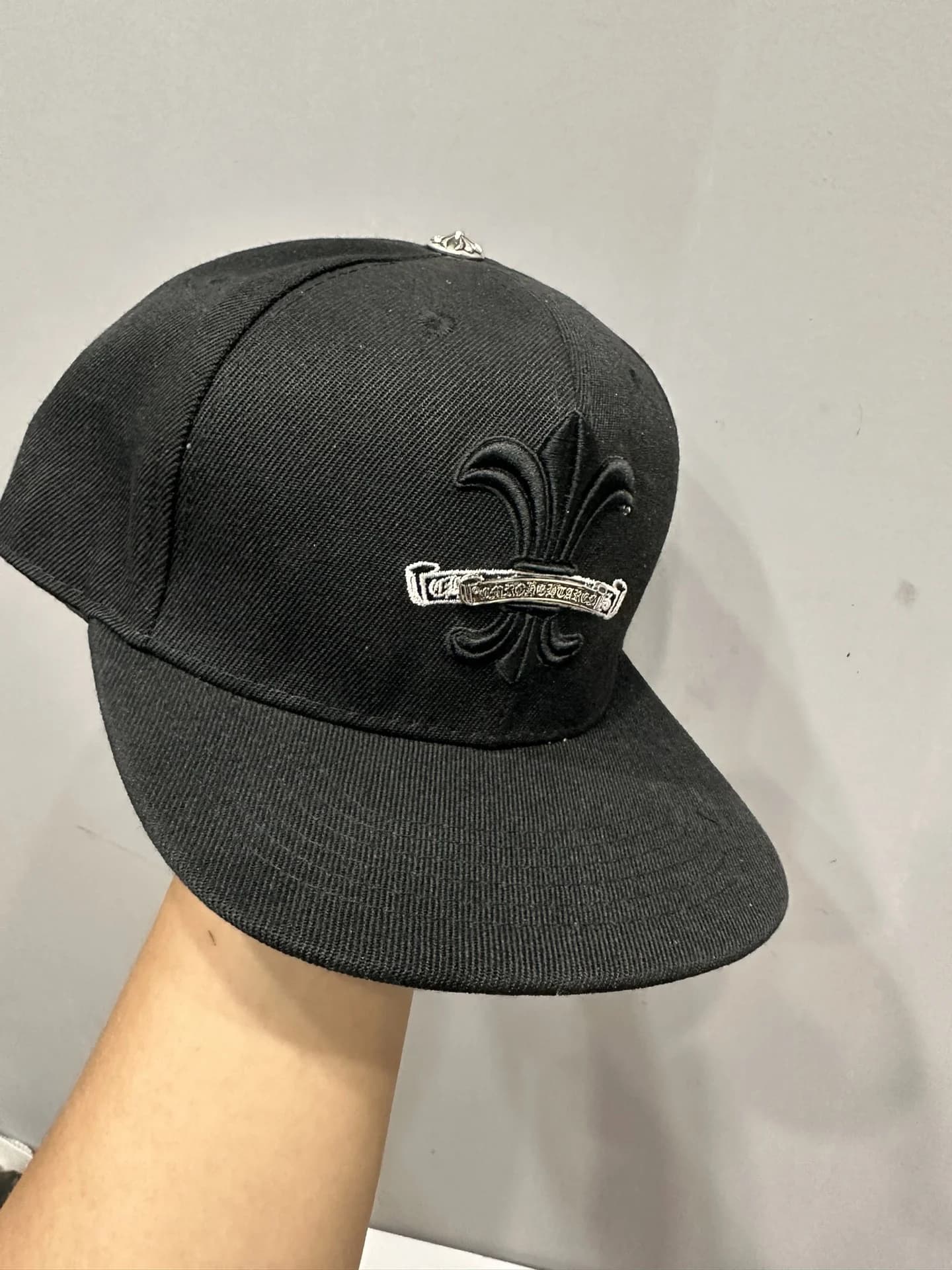 Бейсболка Chrome Hearts черного цвета, вид спереди