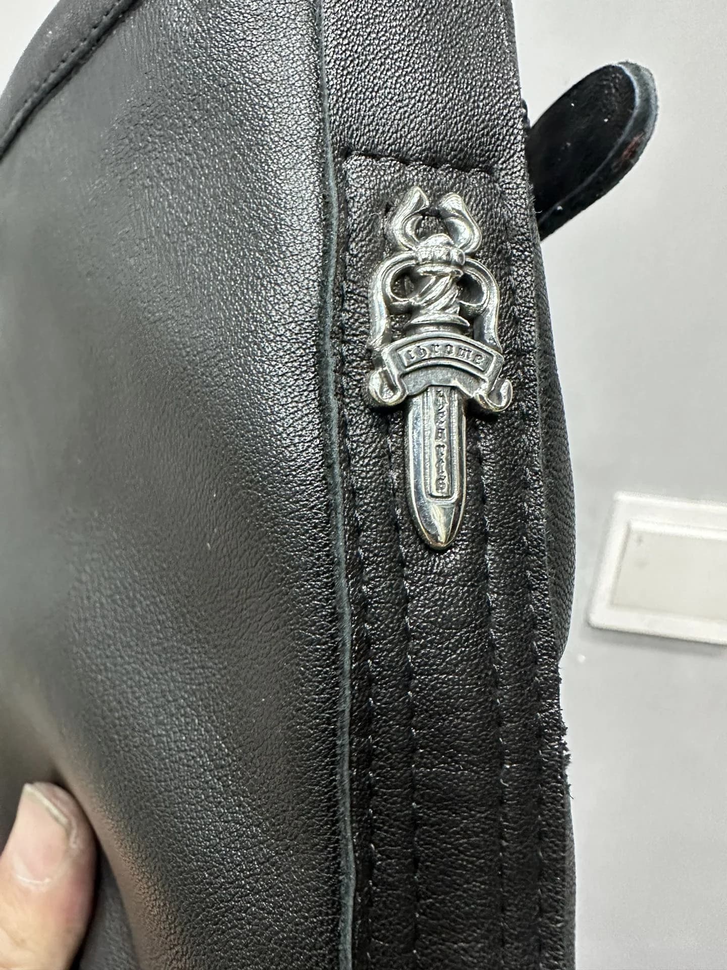 Серебряный пуллер-кинжал на молнии сапог Chrome Hearts x Wesco