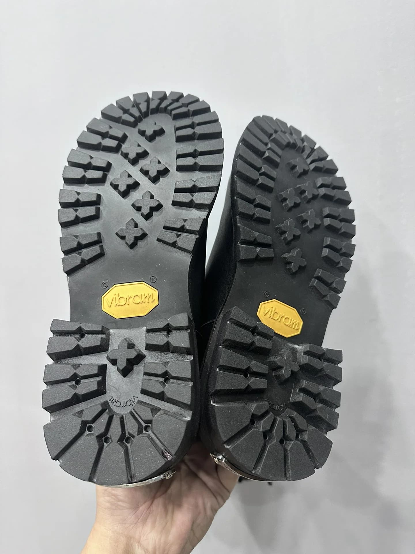 Резиновая подошва Vibram сапог Chrome Hearts x Wesco